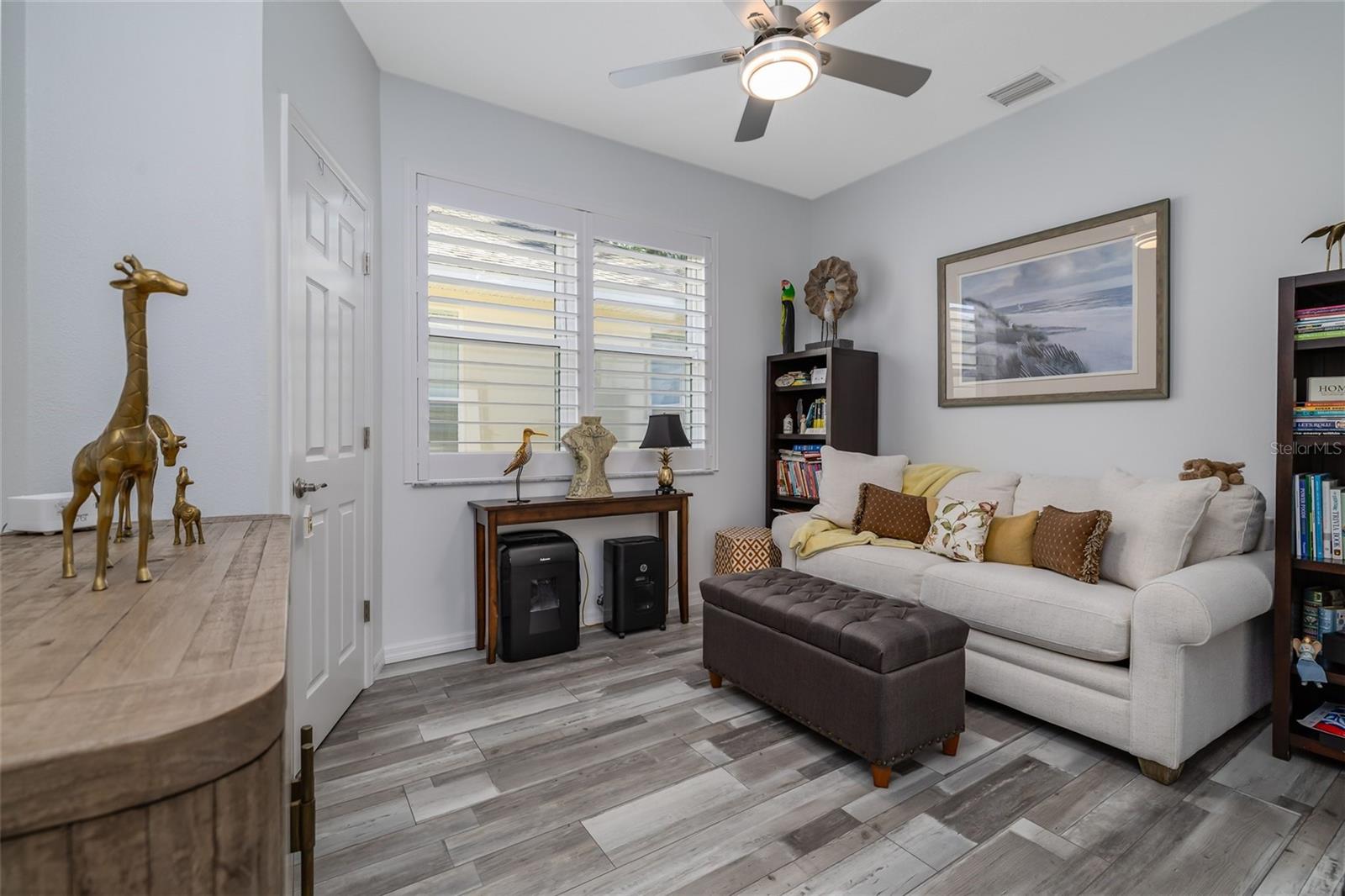 Image 18 of 33 For 124 Raintree Circle