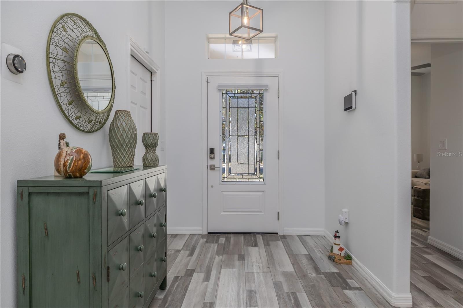 Image 4 of 33 For 124 Raintree Circle