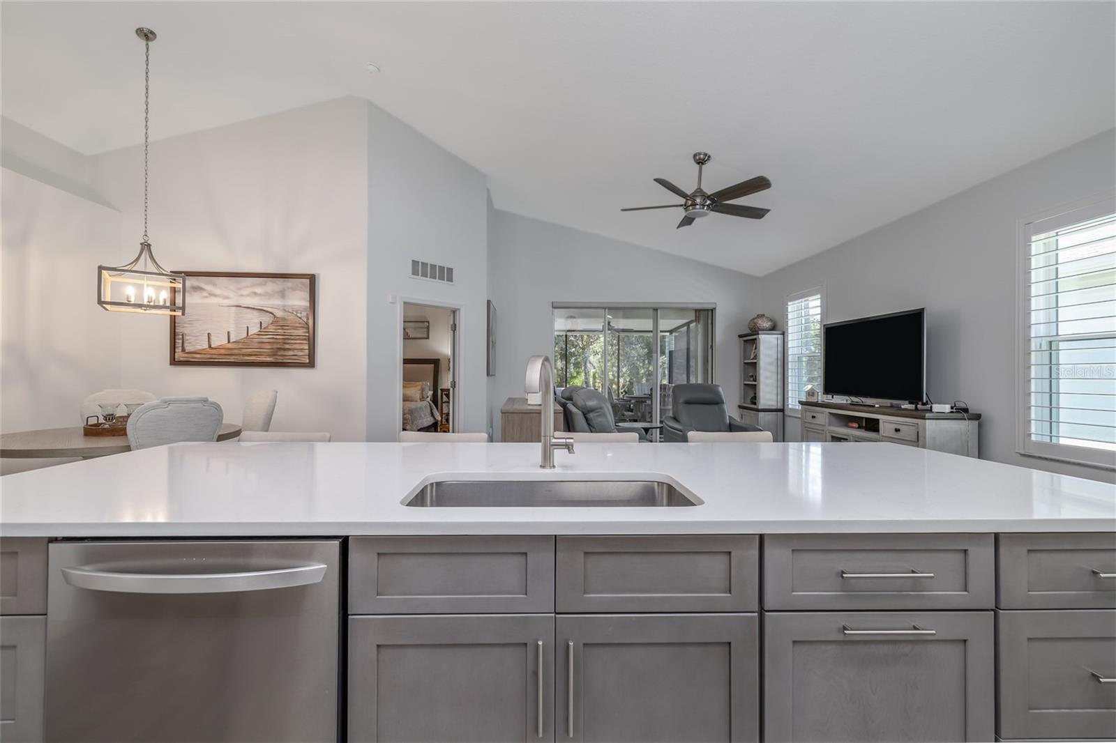 Image 6 of 33 For 124 Raintree Circle