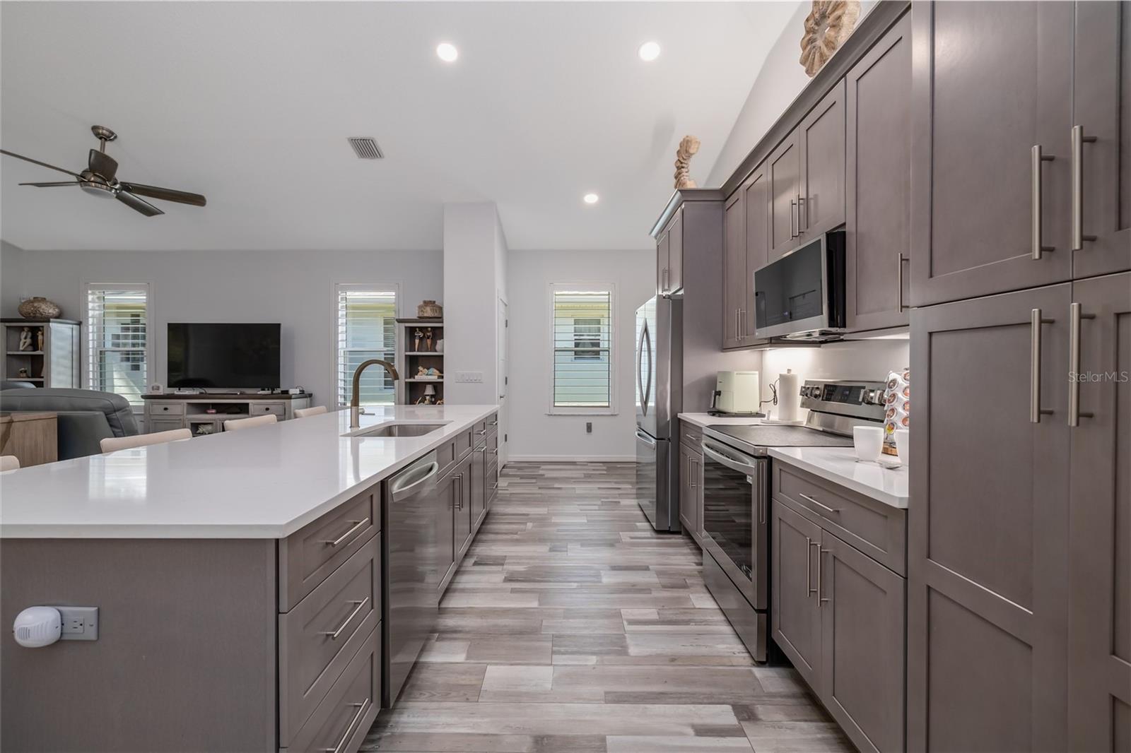 Image 7 of 33 For 124 Raintree Circle