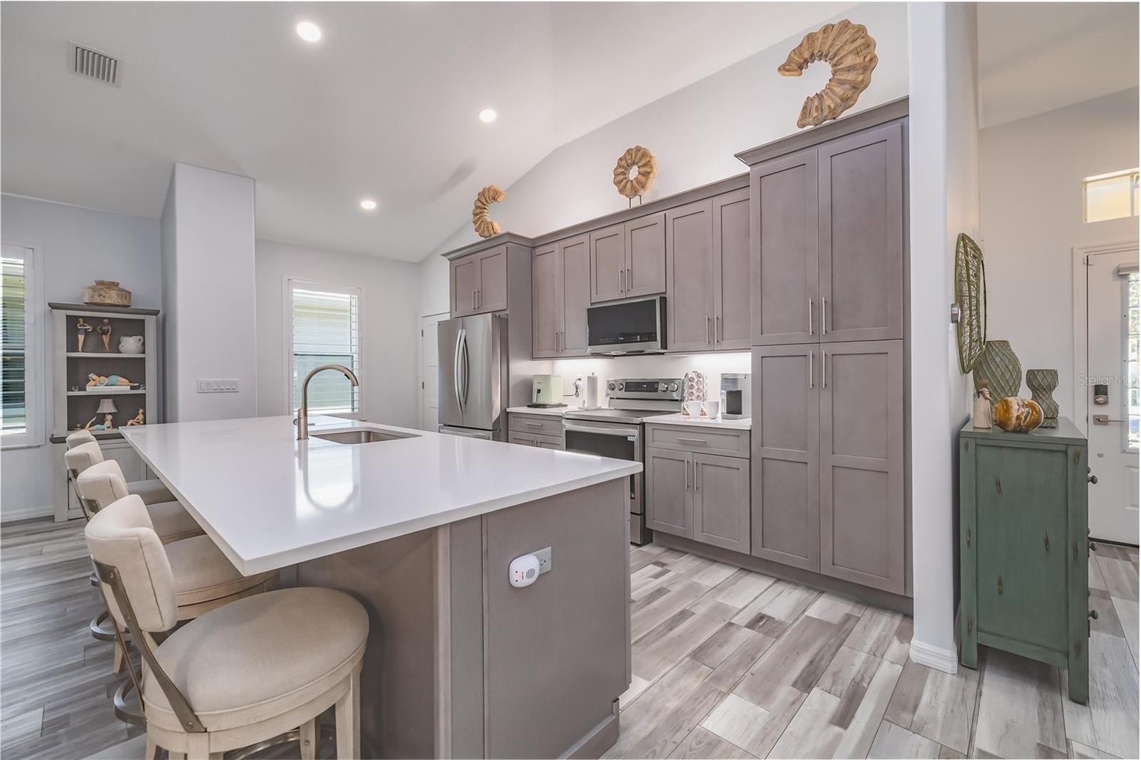 Image 9 of 33 For 124 Raintree Circle