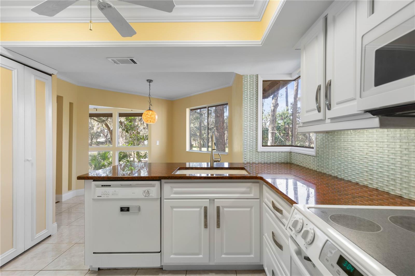 Image 25 of 84 For 24 Pinehurst Place 24