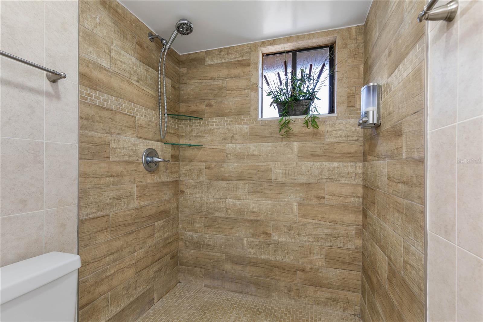 Image 32 of 84 For 24 Pinehurst Place 24