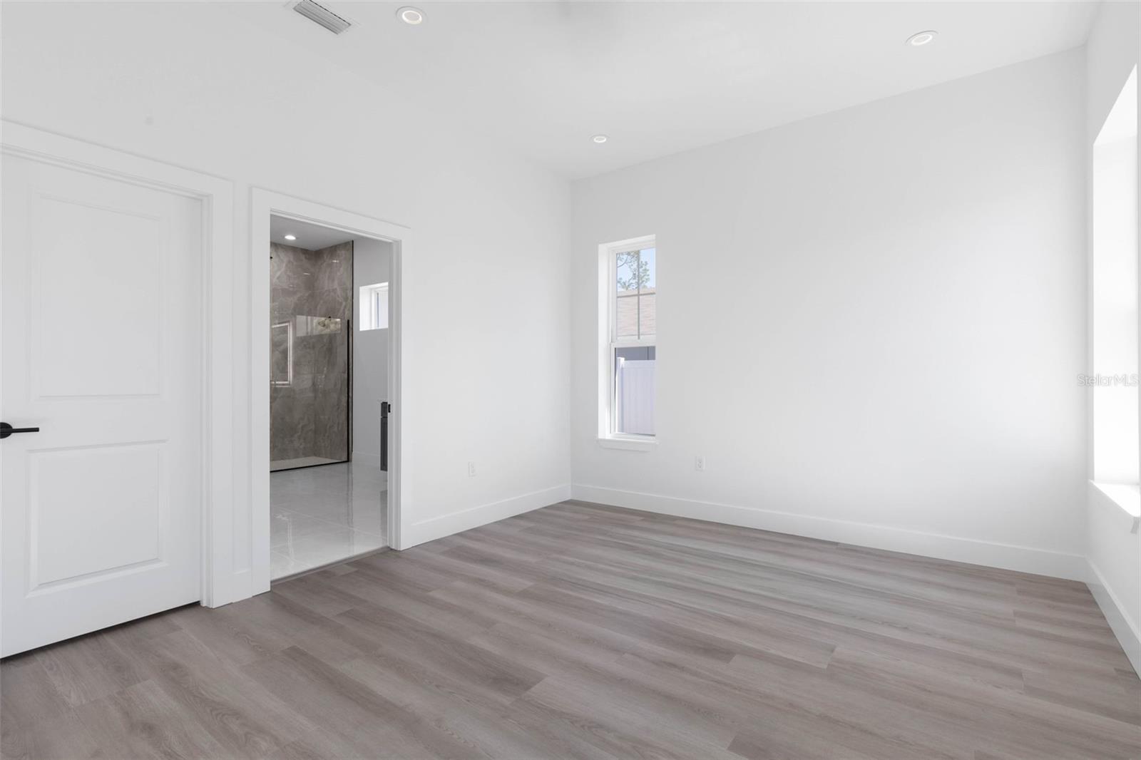 Image 27 of 66 For 70 Bennett Lane