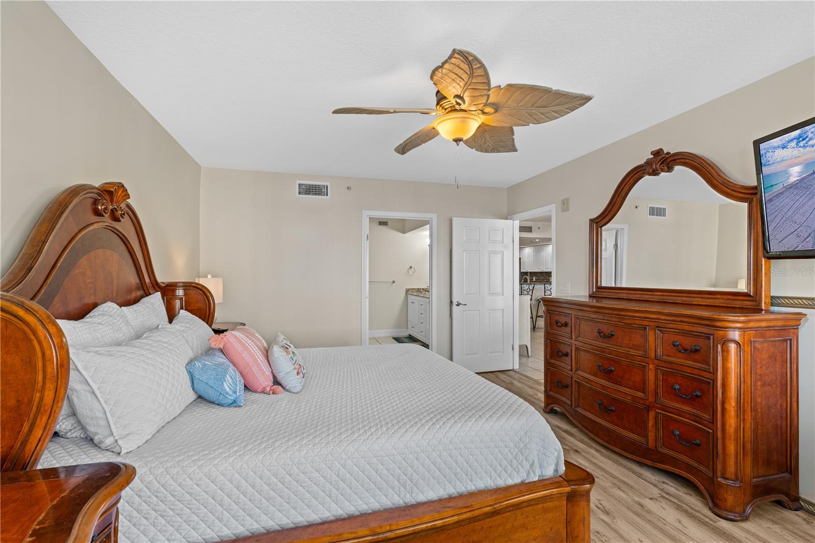 Image 23 of 30 For 4670 Links Village Drive A505