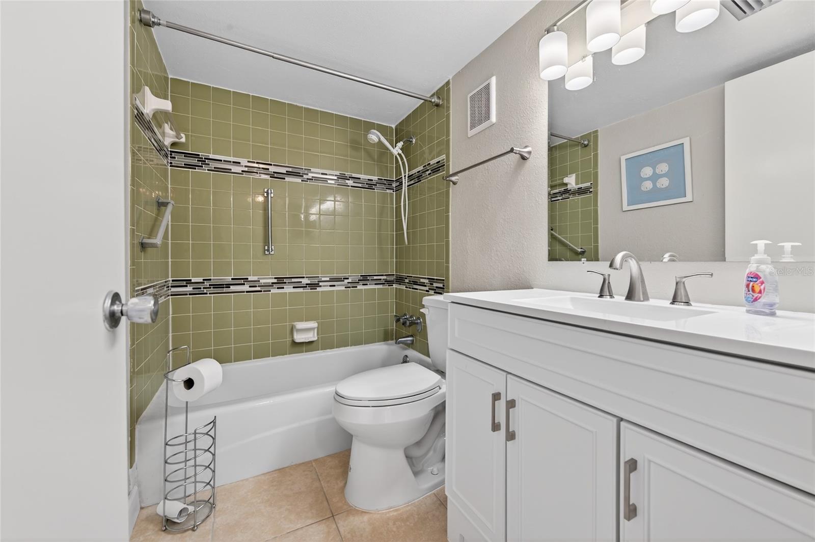 Image 23 of 69 For 2711 Halifax Avenue 695