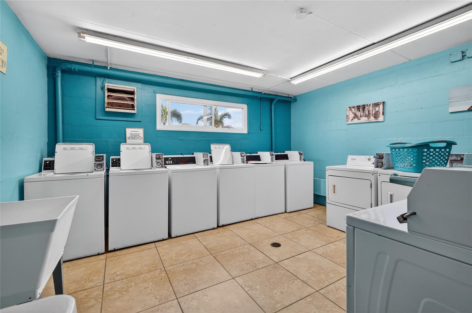 Image 57 of 69 For 2711 Halifax Avenue 695