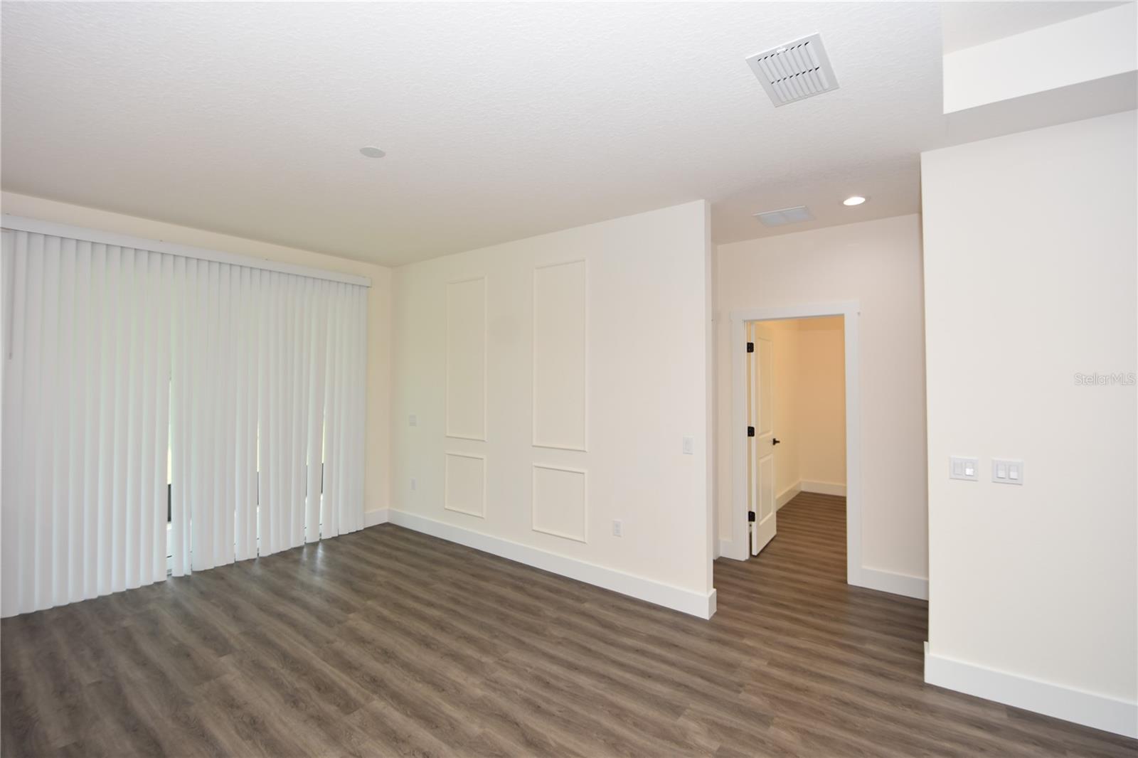 Image 30 of 39 For 100 White Hall Drive