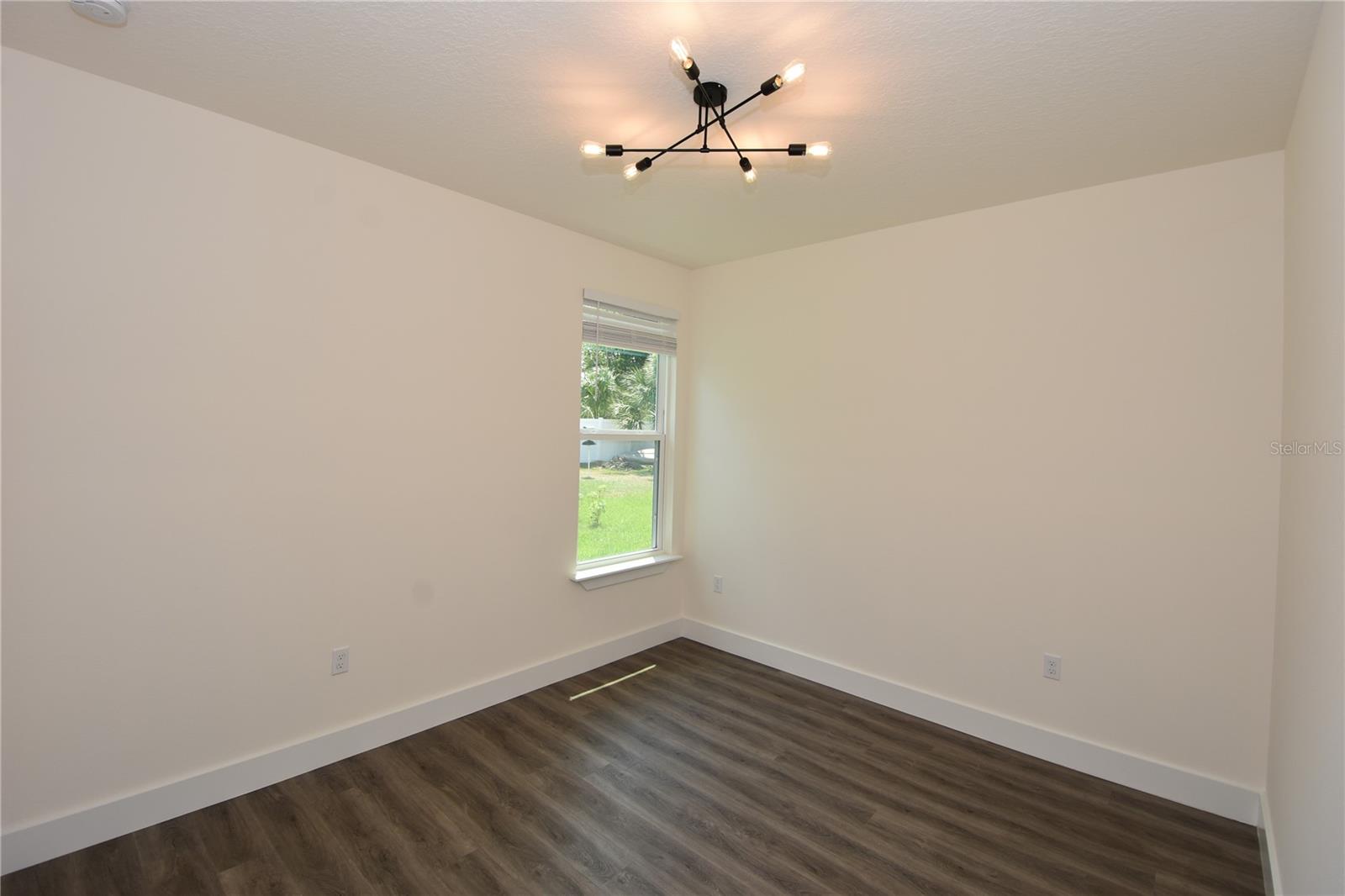 Image 31 of 39 For 100 White Hall Drive