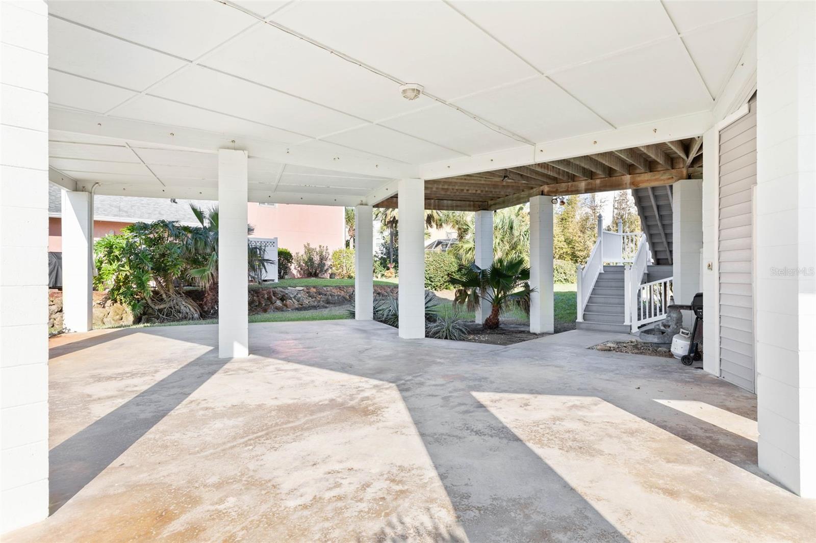 Image 10 of 56 For 7 Mahoe Drive S