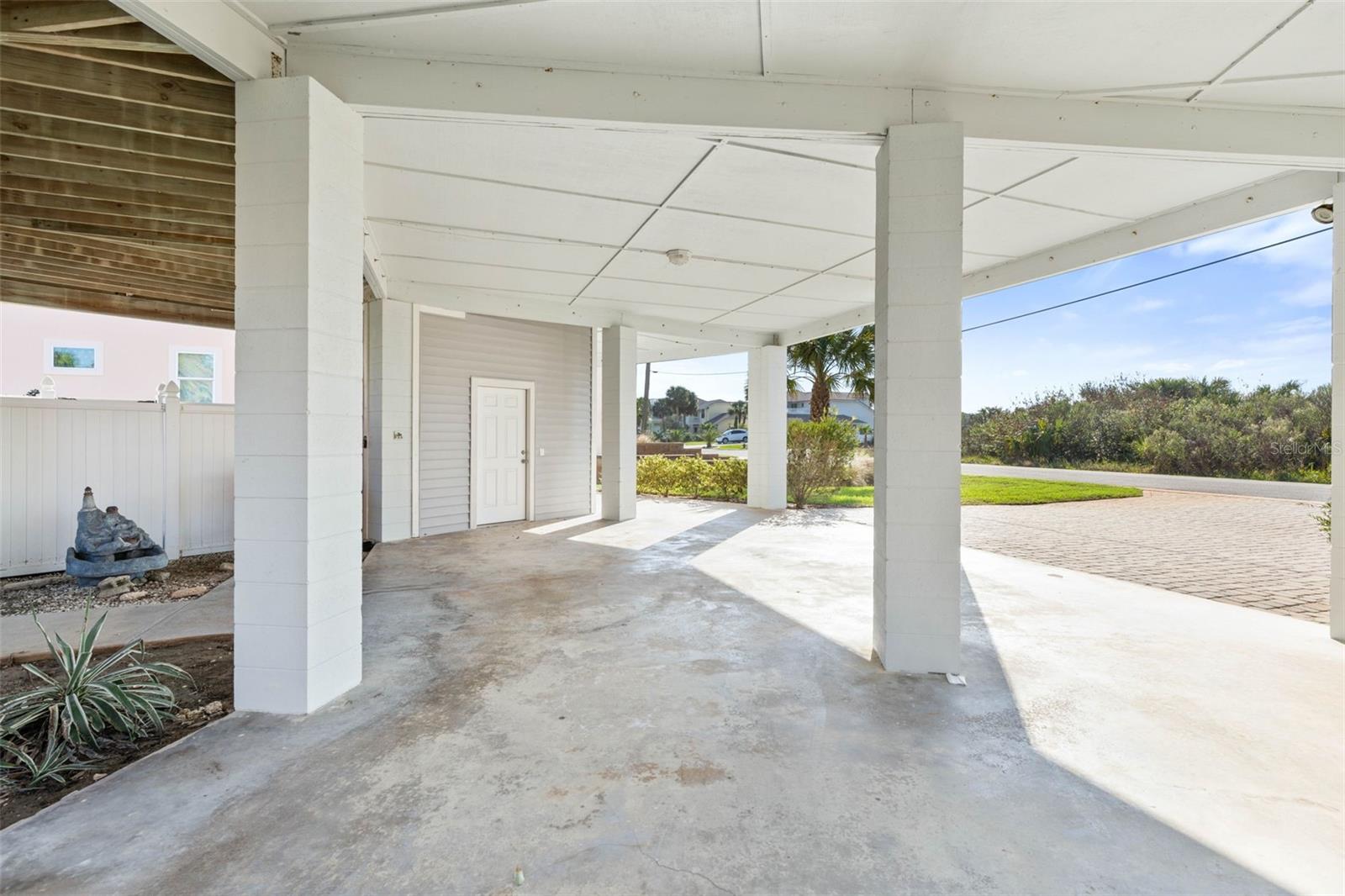 Image 11 of 56 For 7 Mahoe Drive S