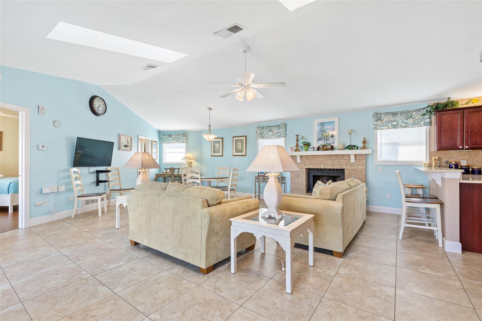 Image 24 of 56 For 7 Mahoe Drive S