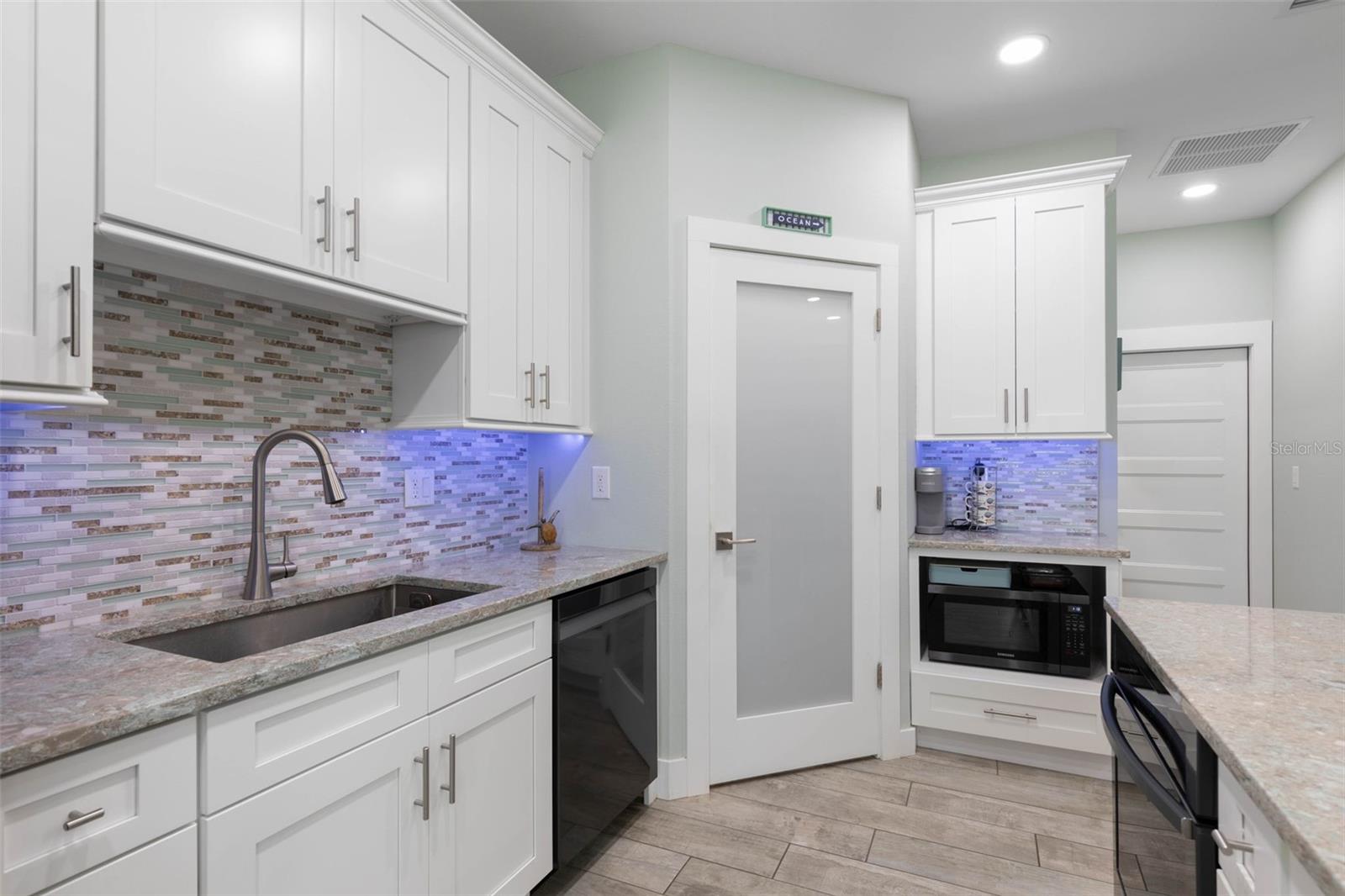 Image 11 of 41 For 1 Zeidler Place