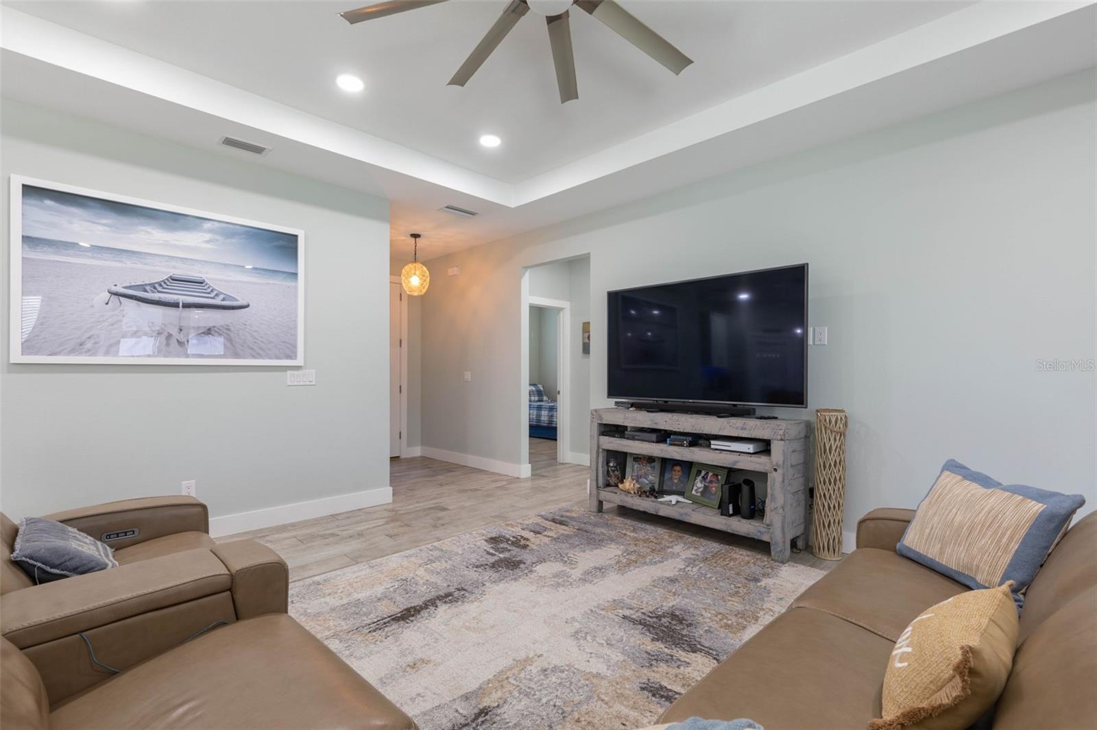 Image 6 of 41 For 1 Zeidler Place