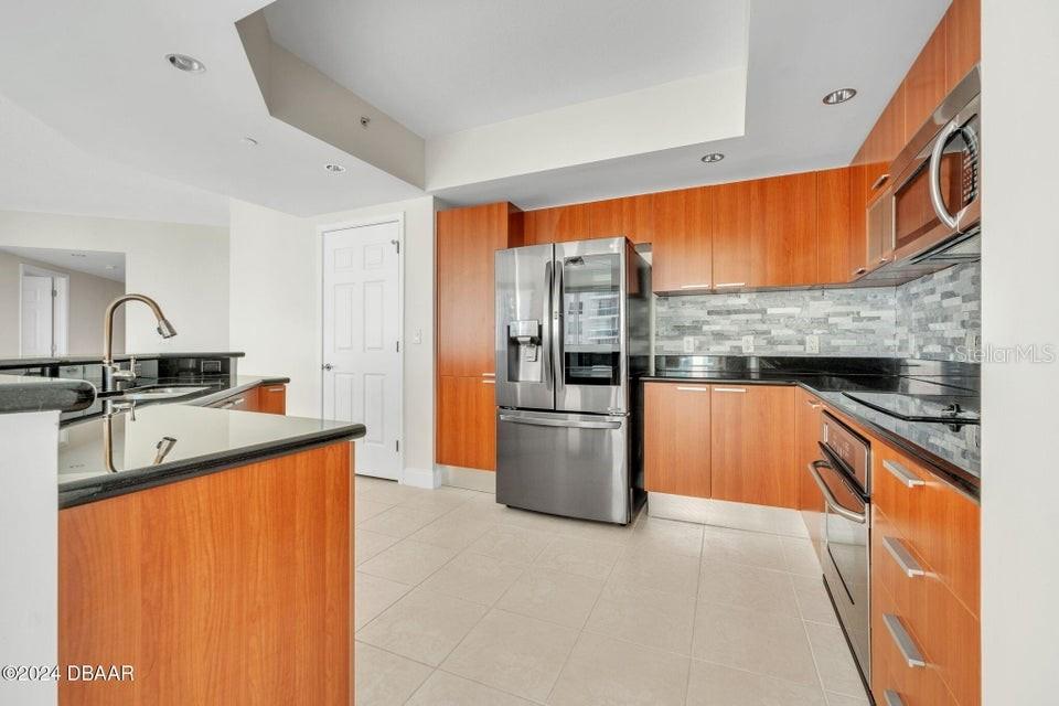 Image 7 of 45 For 231 Riverside Drive 2010-1