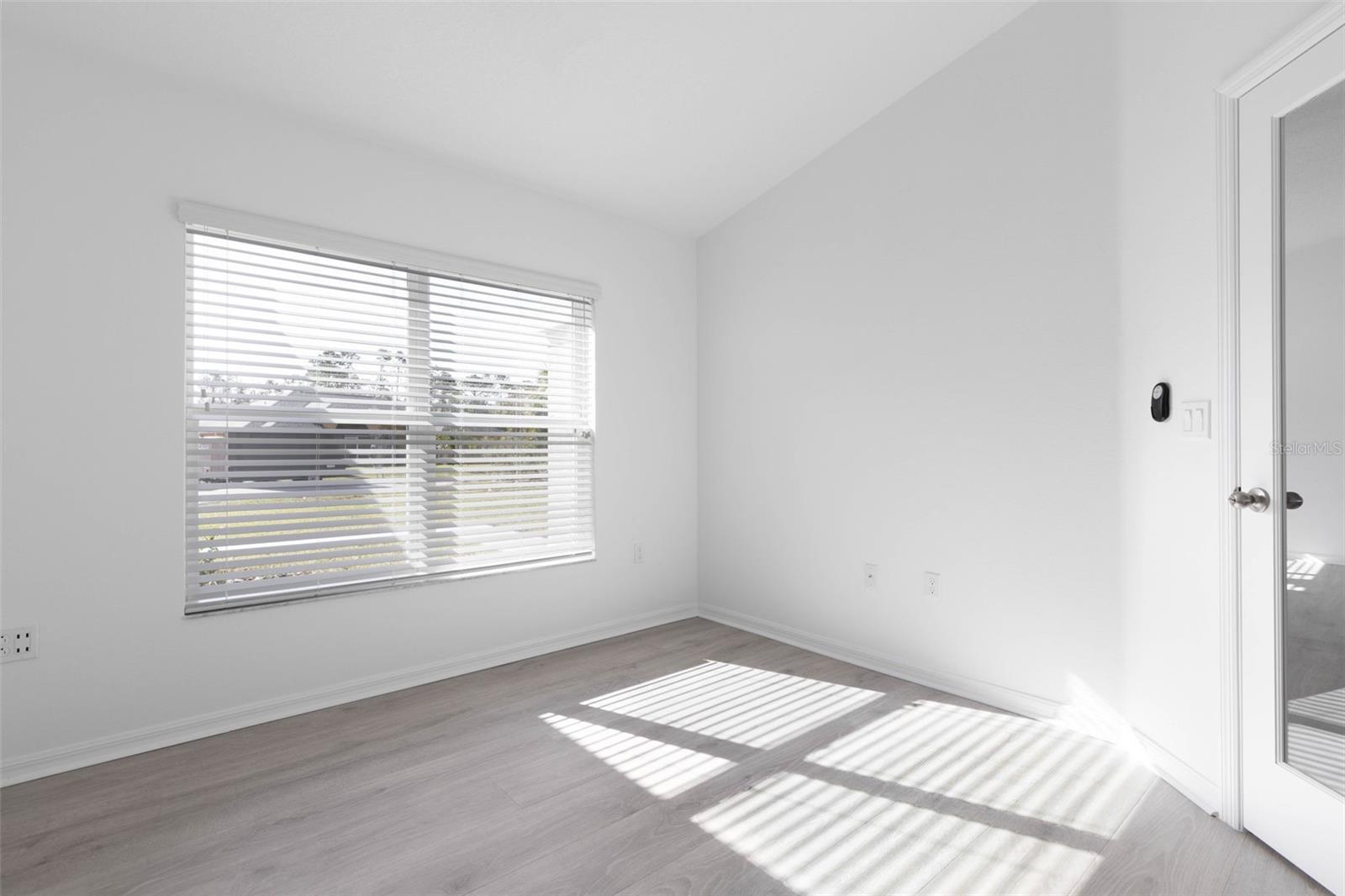 Image 13 of 30 For 3 Zaun Court