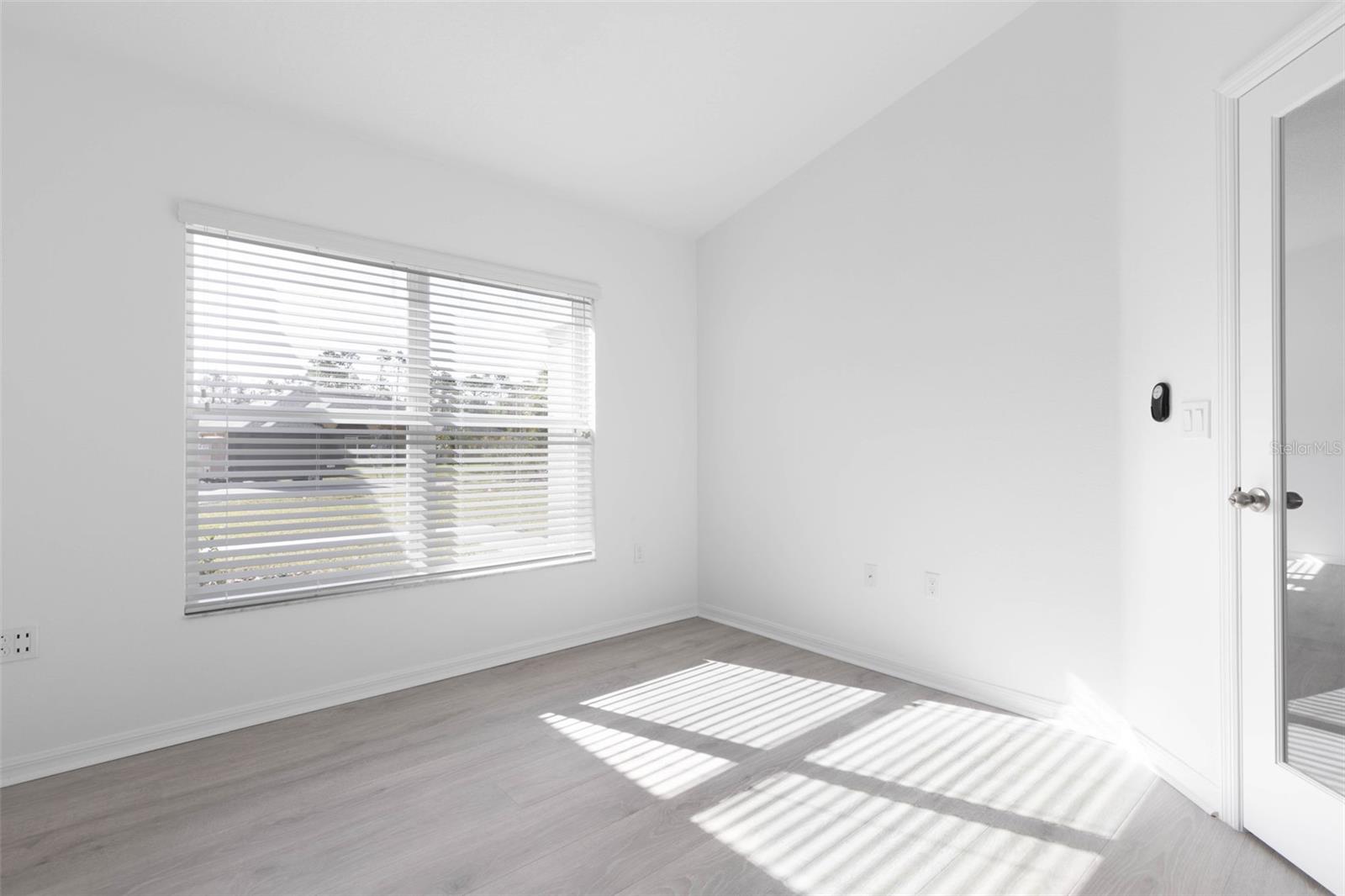 Image 18 of 30 For 3 Zaun Court