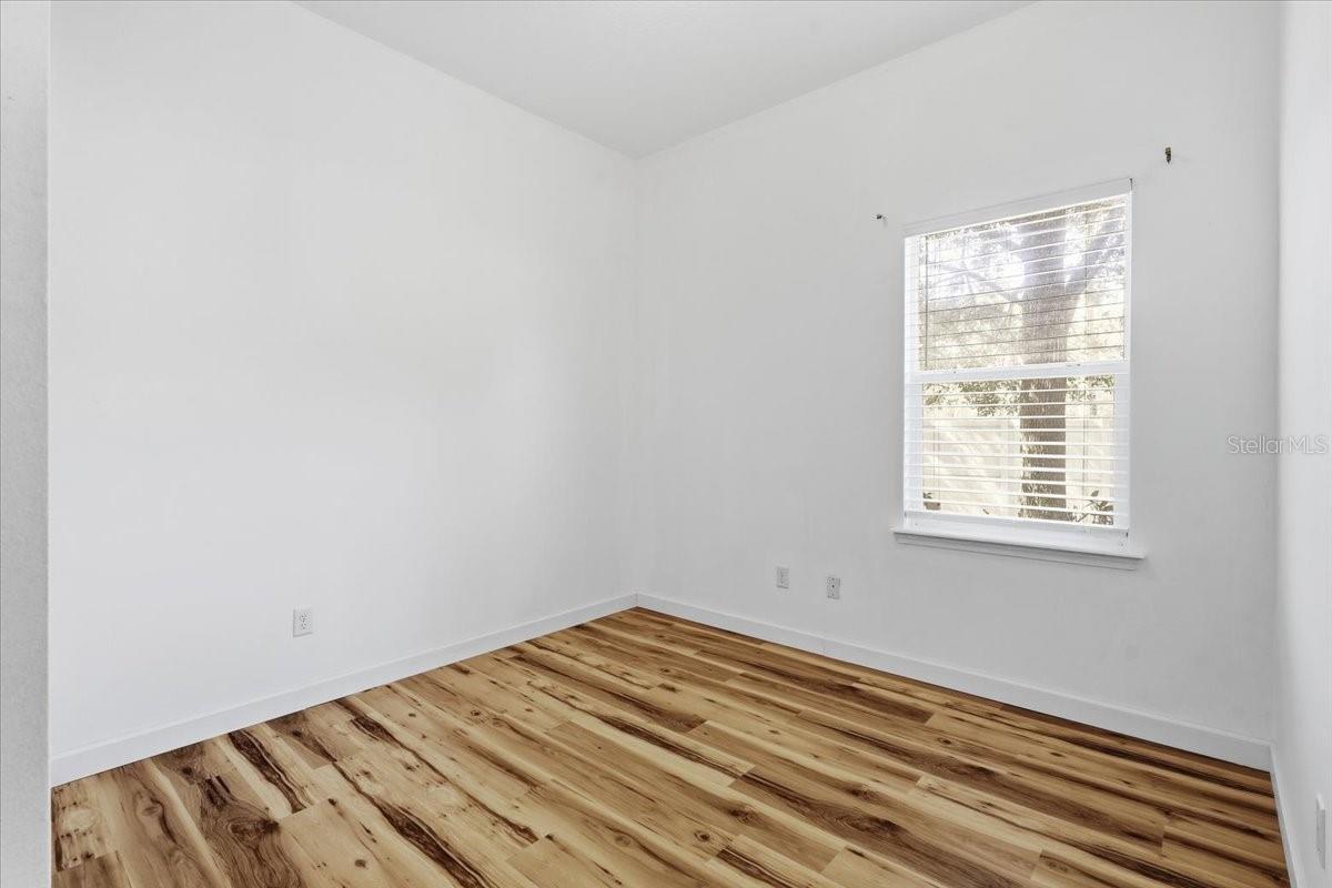 Image 33 of 41 For 605 Golden Lake Loop 12-4