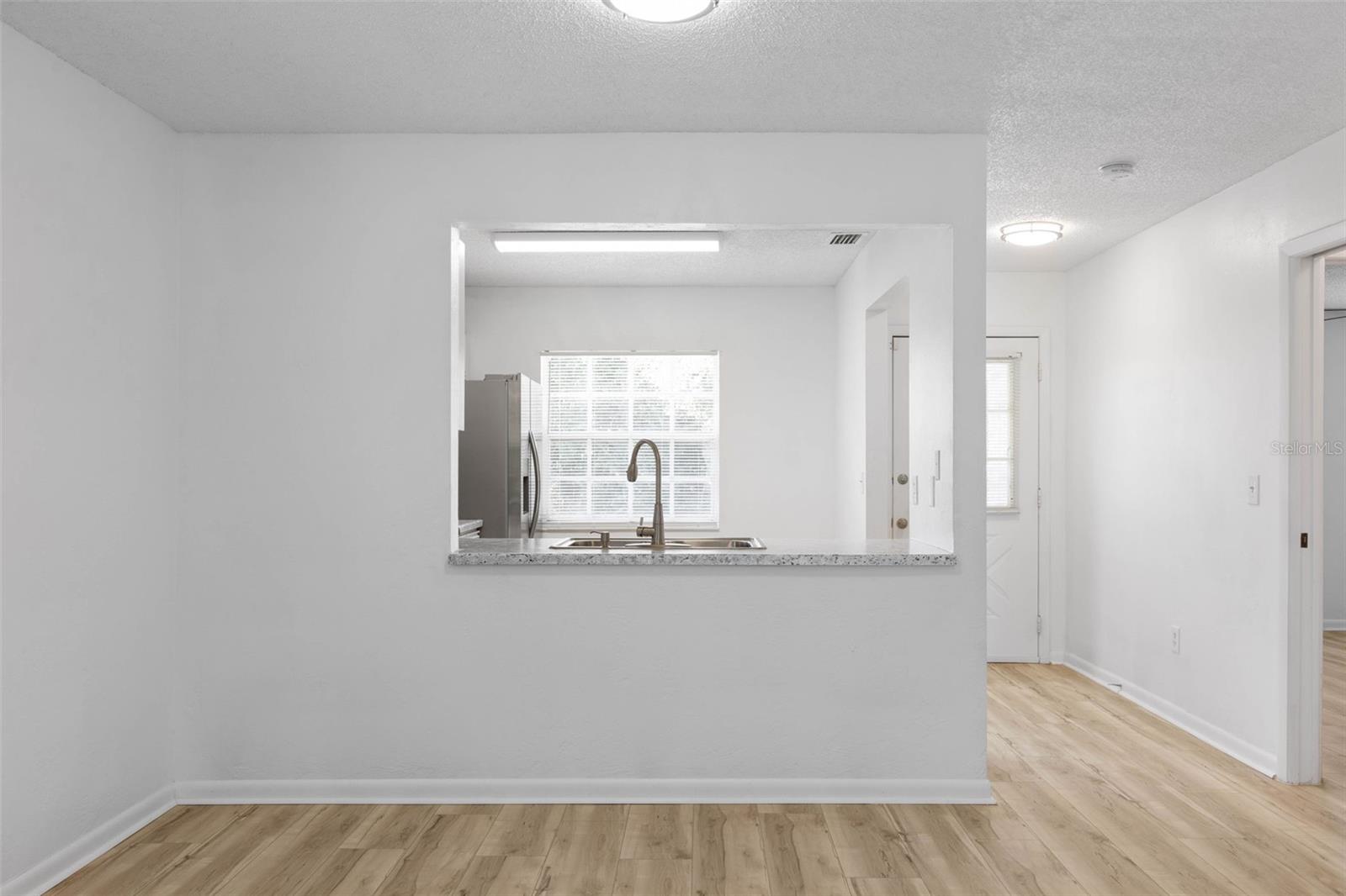 Image 10 of 47 For 24 Kings Colony Court