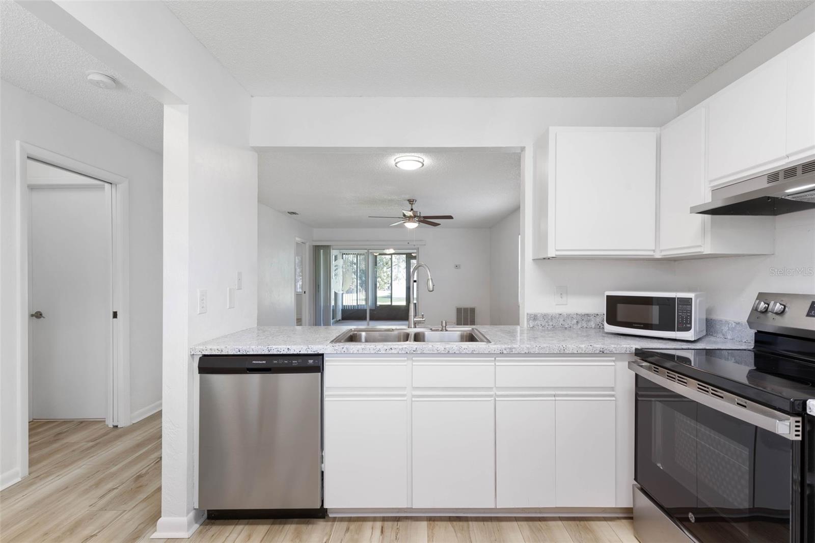 Image 12 of 47 For 24 Kings Colony Court