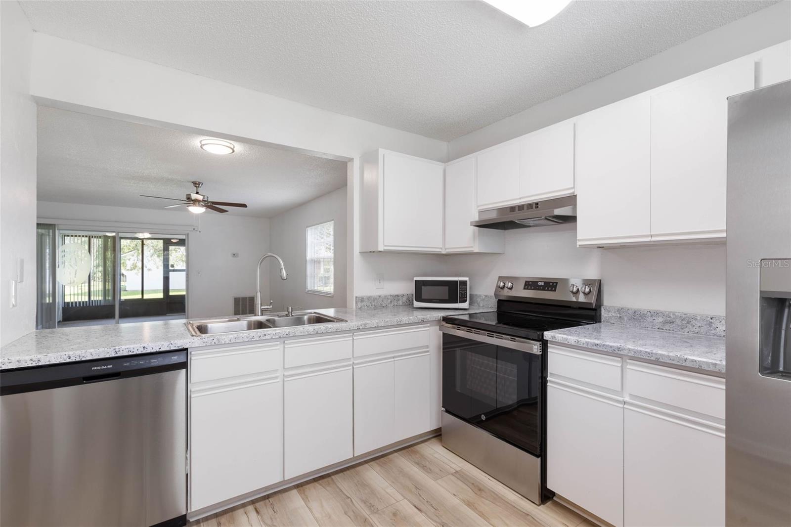 Image 13 of 47 For 24 Kings Colony Court