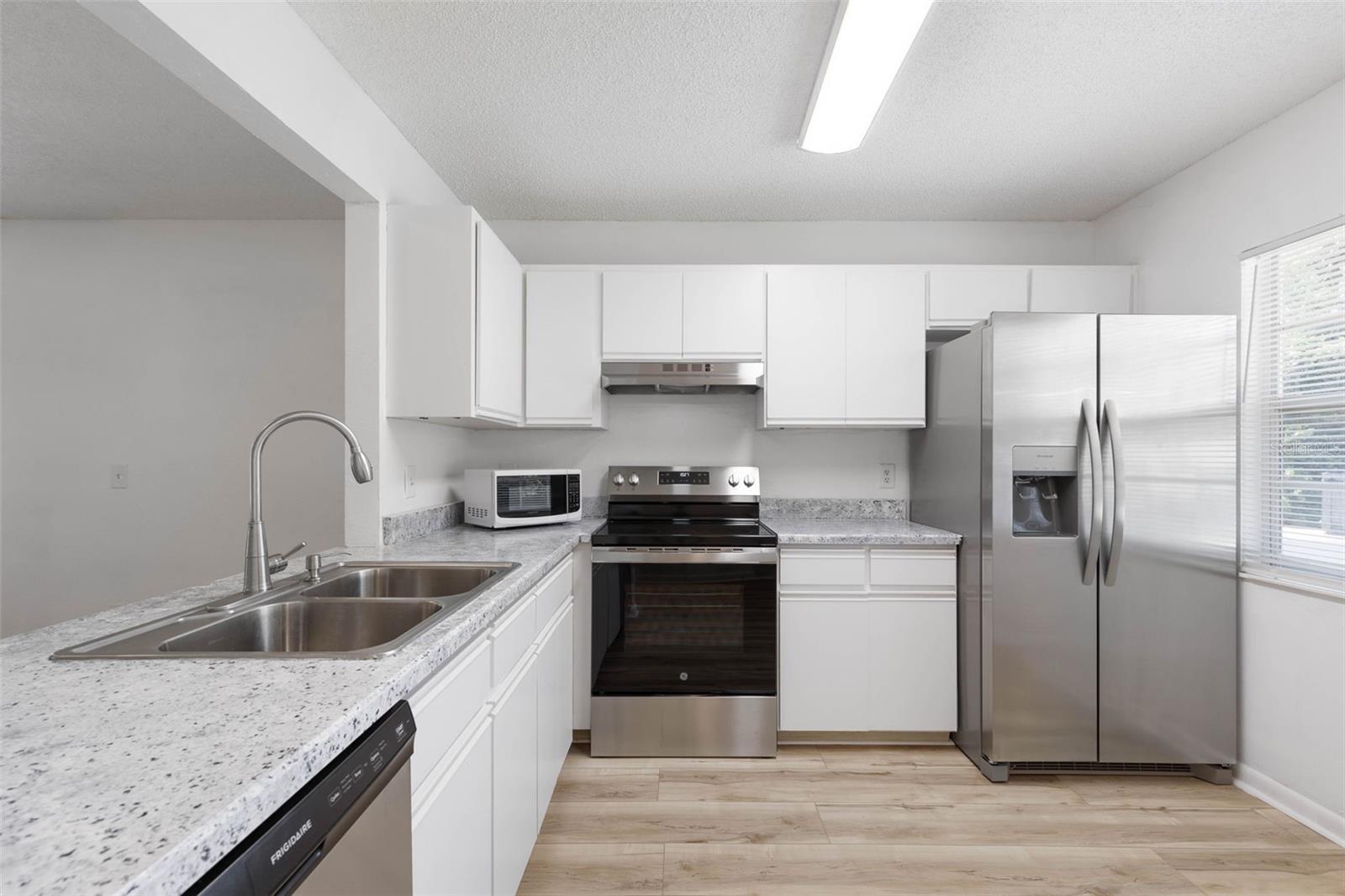 Image 14 of 47 For 24 Kings Colony Court