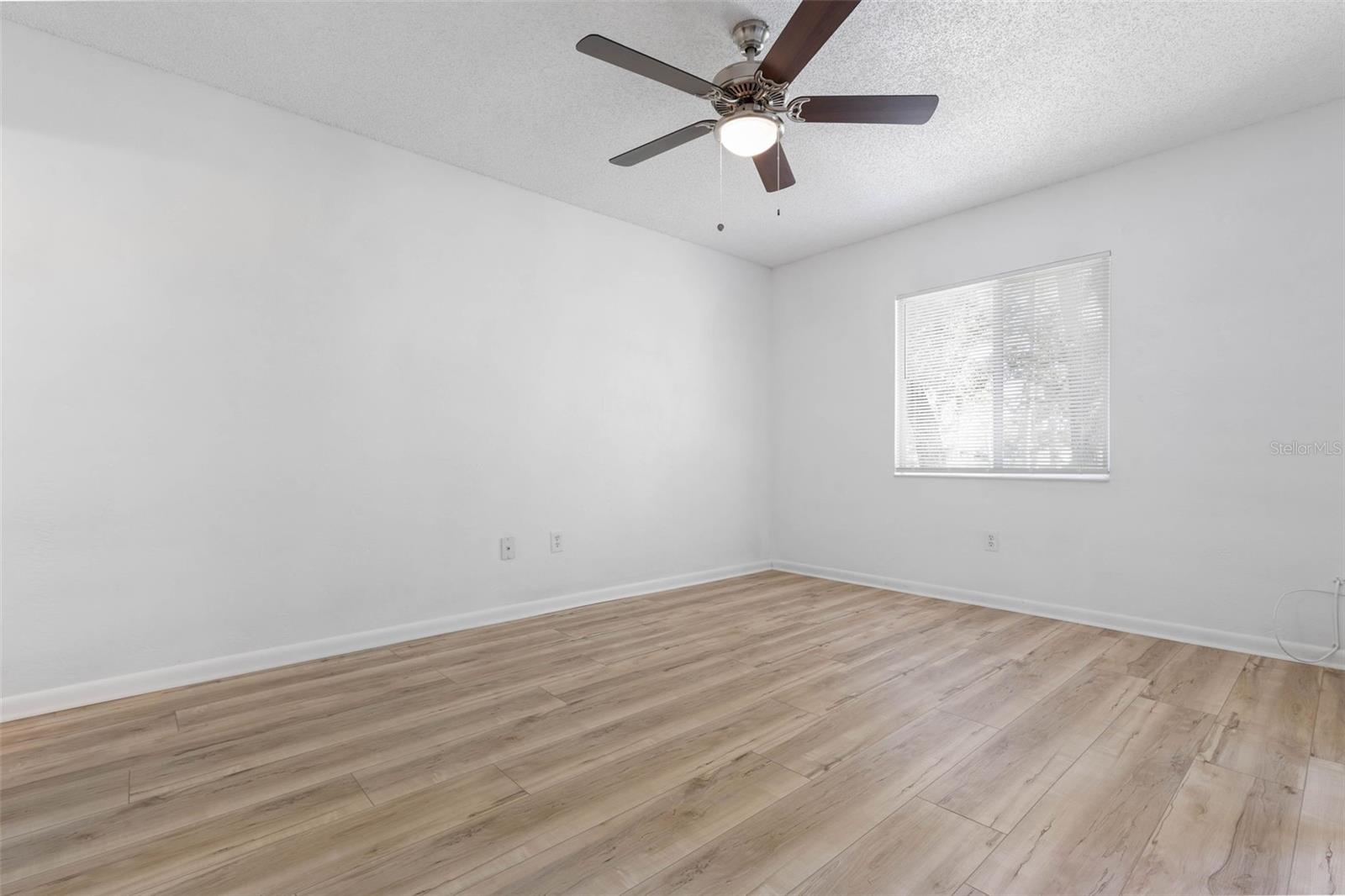 Image 15 of 47 For 24 Kings Colony Court