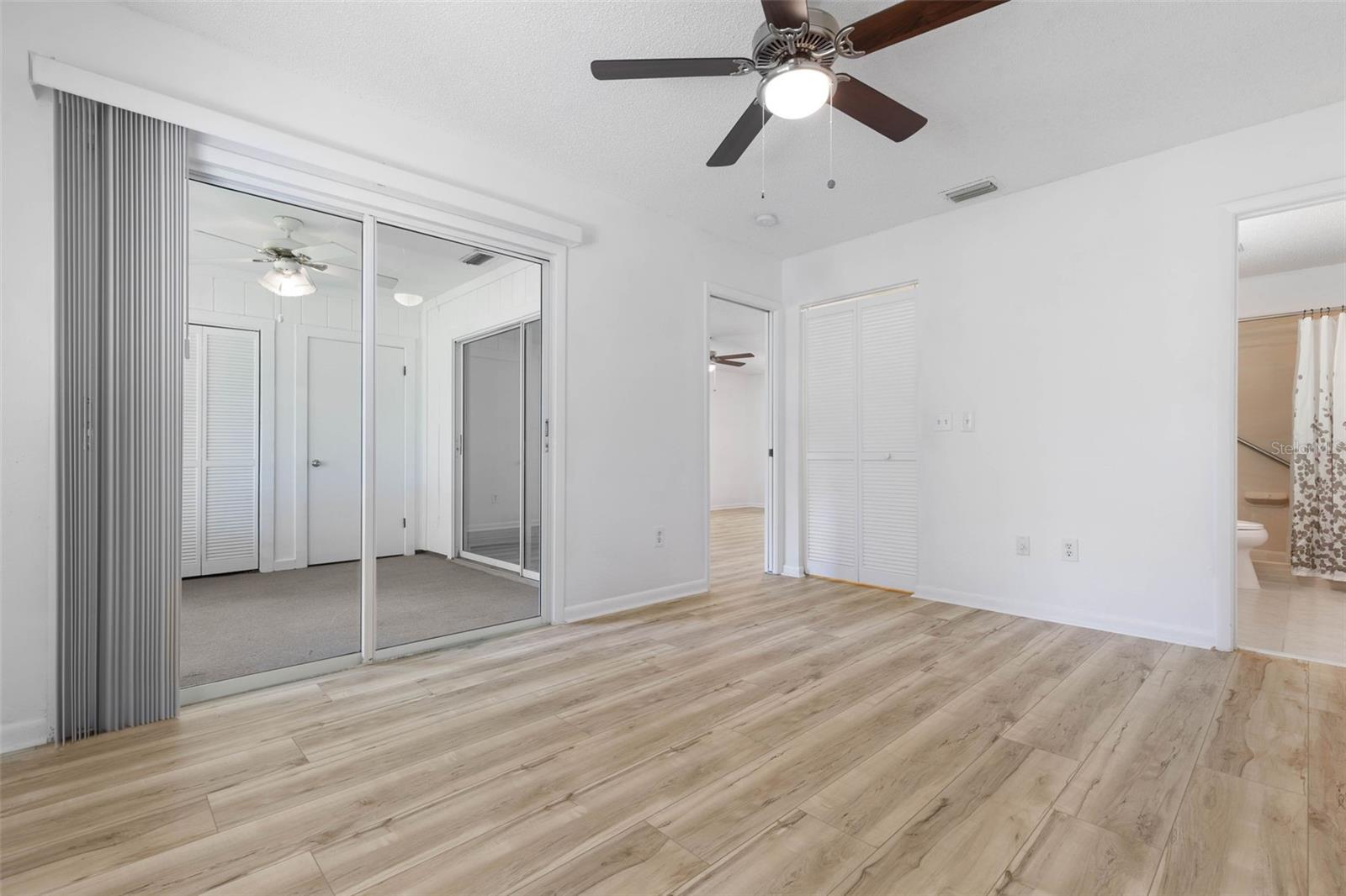 Image 17 of 47 For 24 Kings Colony Court