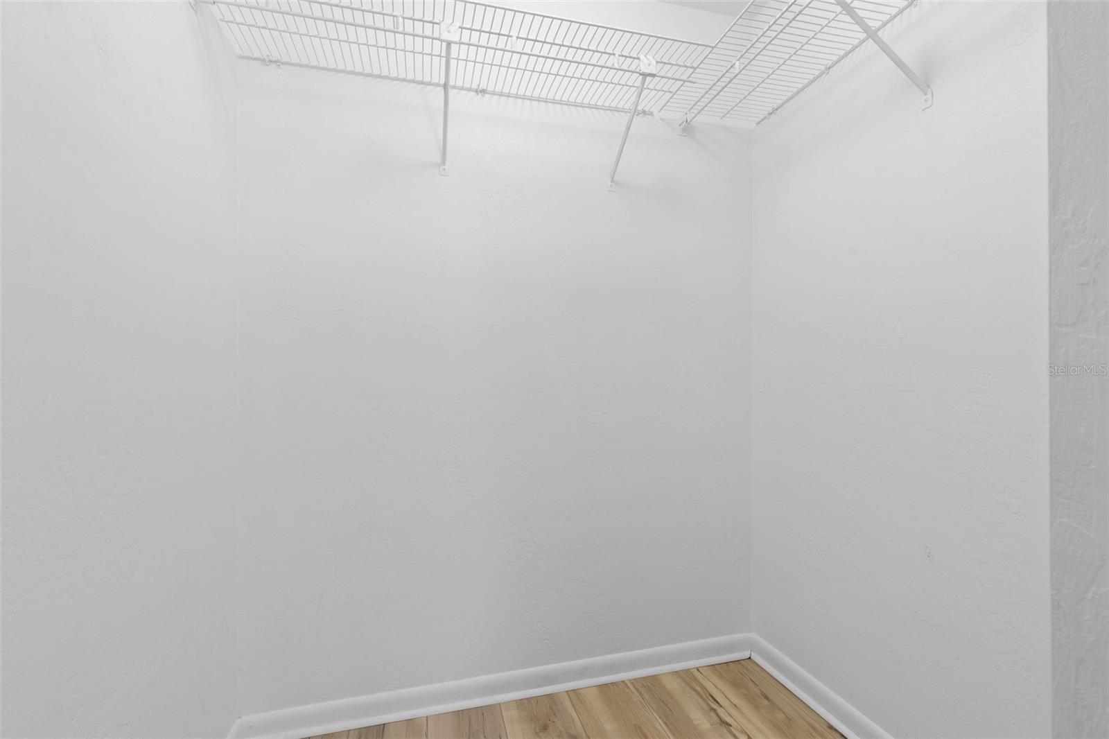 Image 19 of 47 For 24 Kings Colony Court