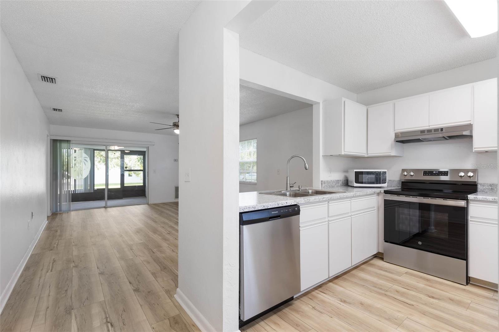 Image 3 of 47 For 24 Kings Colony Court