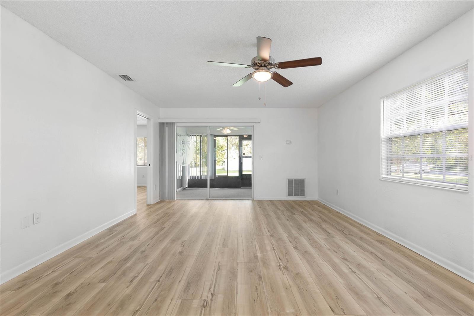 Image 5 of 47 For 24 Kings Colony Court