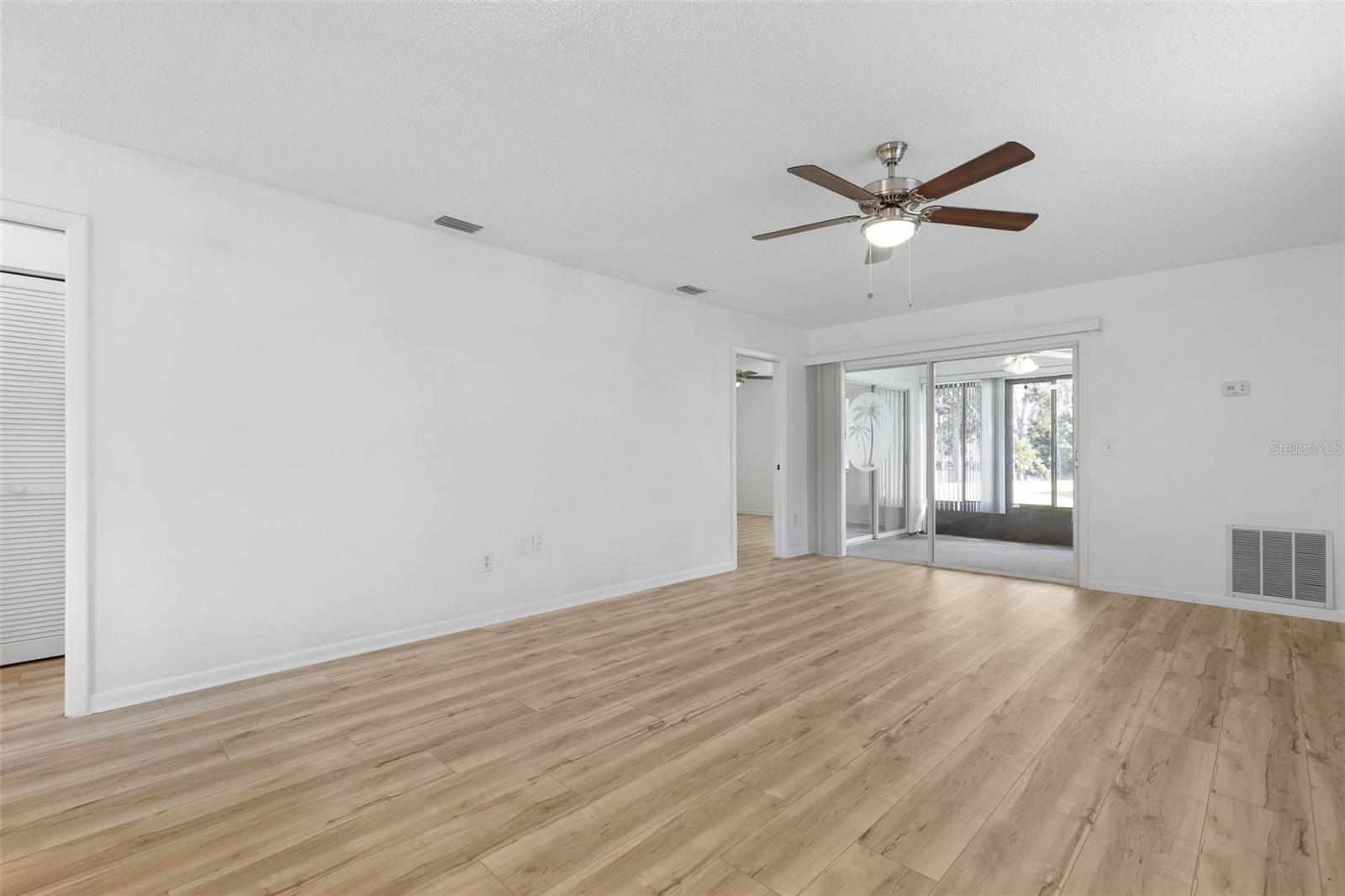 Image 6 of 47 For 24 Kings Colony Court