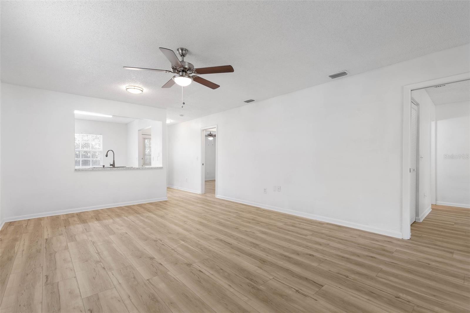 Image 7 of 47 For 24 Kings Colony Court