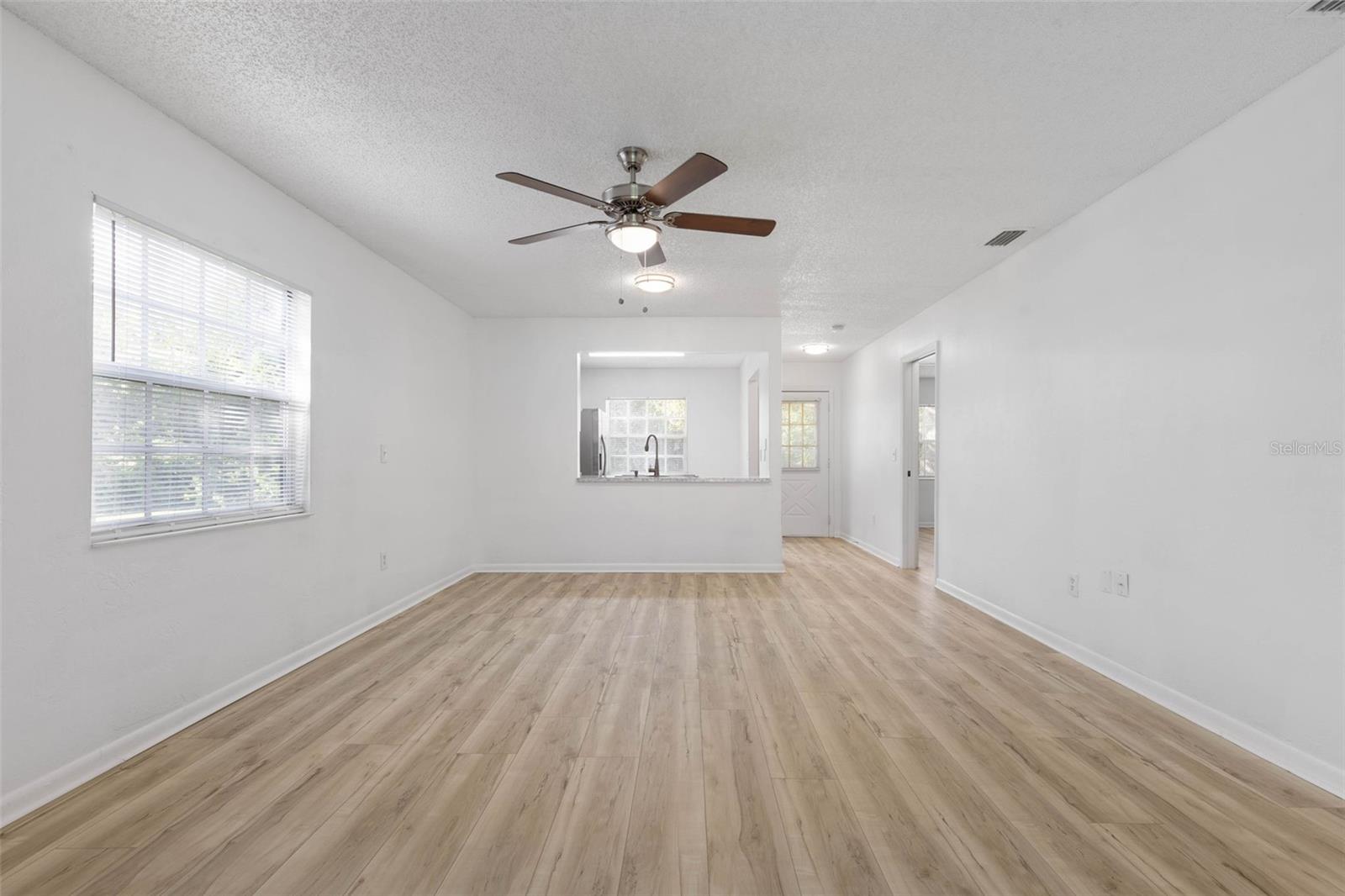 Image 8 of 47 For 24 Kings Colony Court