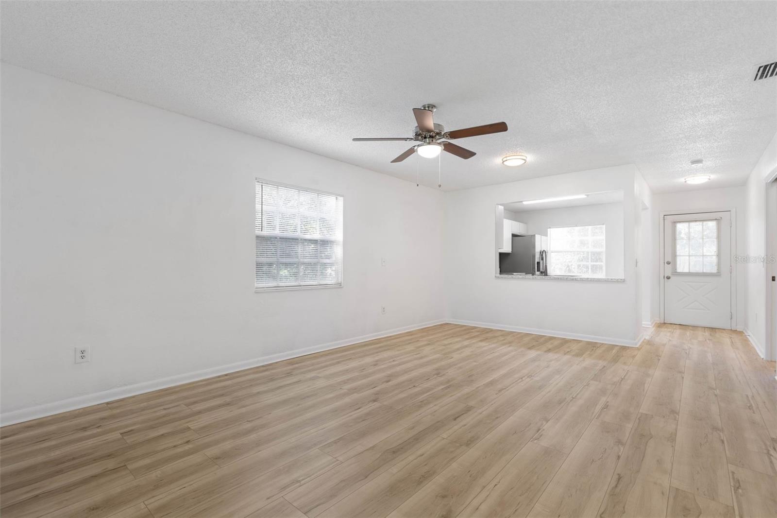 Image 9 of 47 For 24 Kings Colony Court