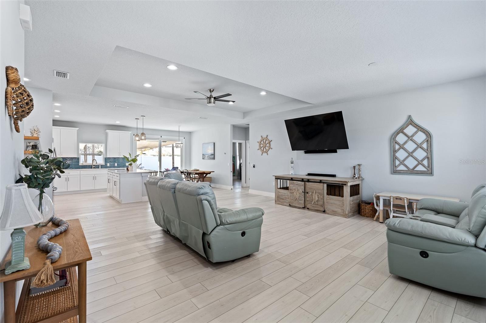 Image 11 of 51 For 13 Lemay Place