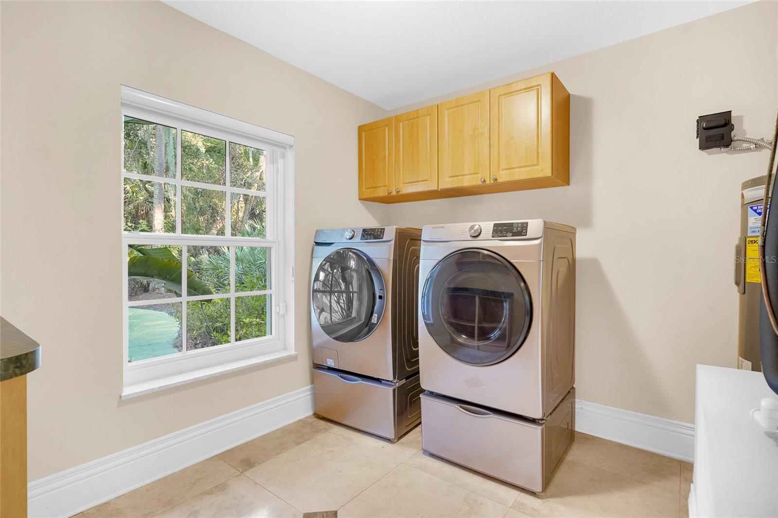 Image 23 of 72 For 1481 Lambert Avenue