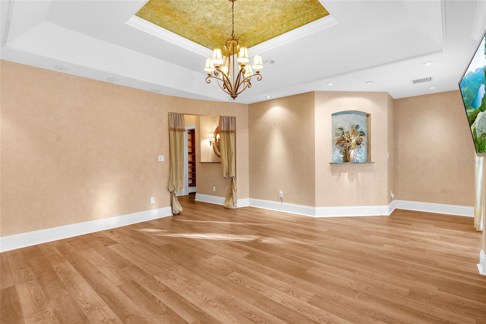 Image 26 of 72 For 1481 Lambert Avenue