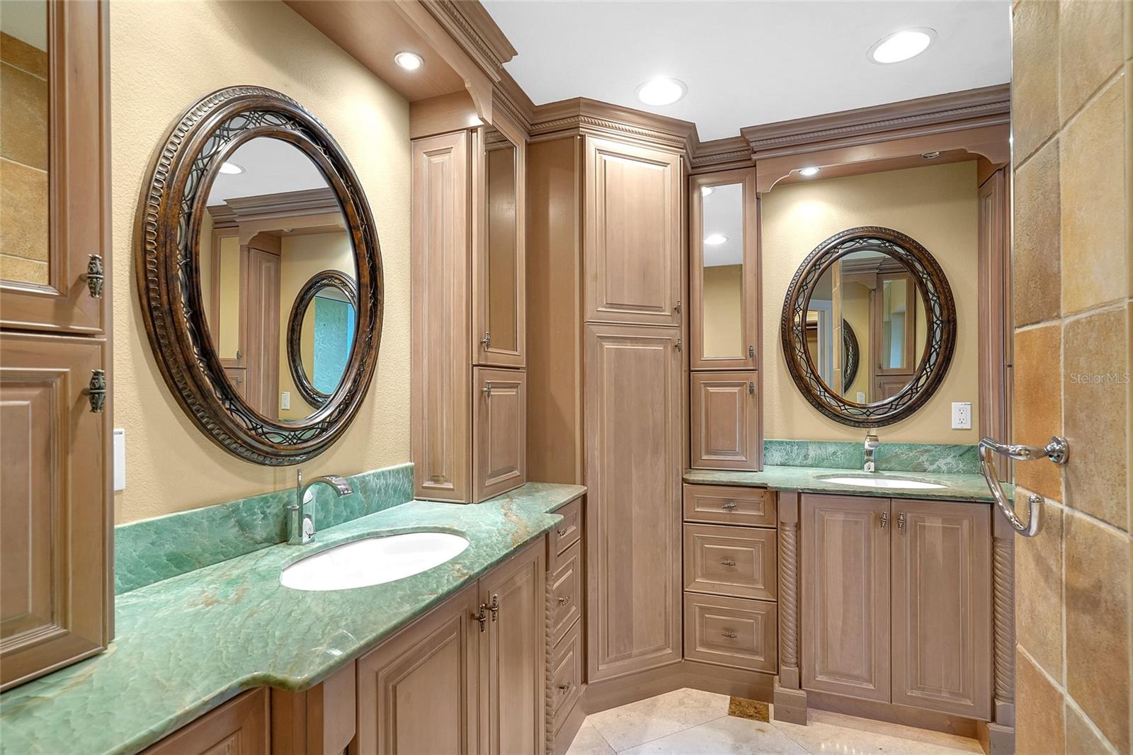 Image 29 of 72 For 1481 Lambert Avenue