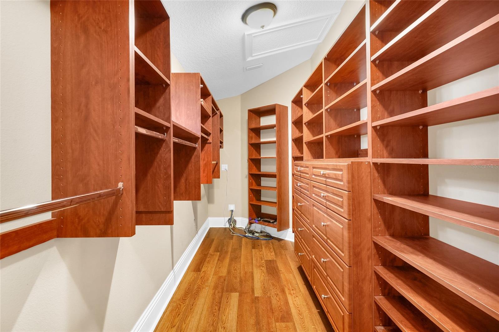 Image 32 of 72 For 1481 Lambert Avenue