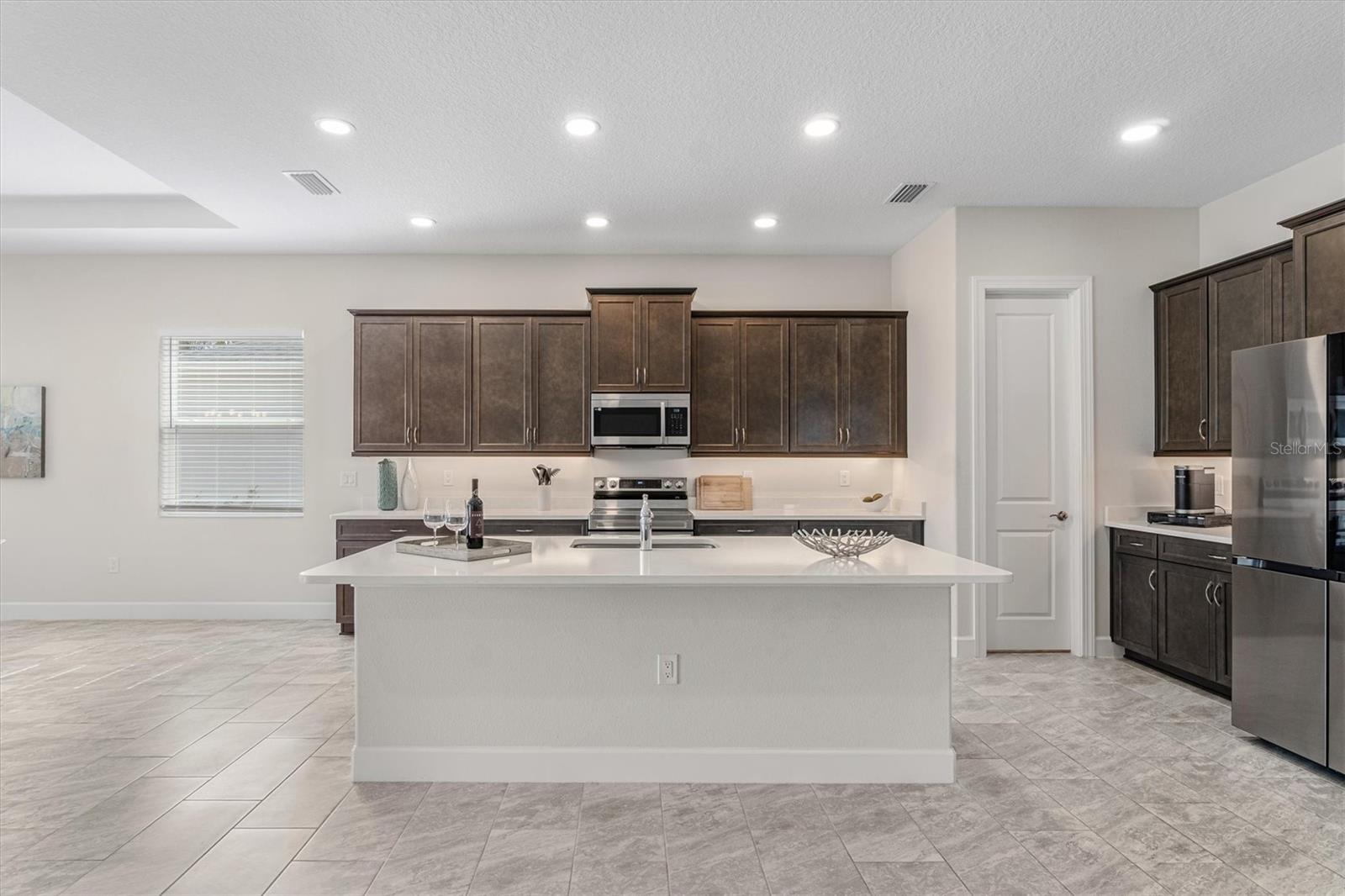 Image 10 of 65 For 82 Lakewalk Drive