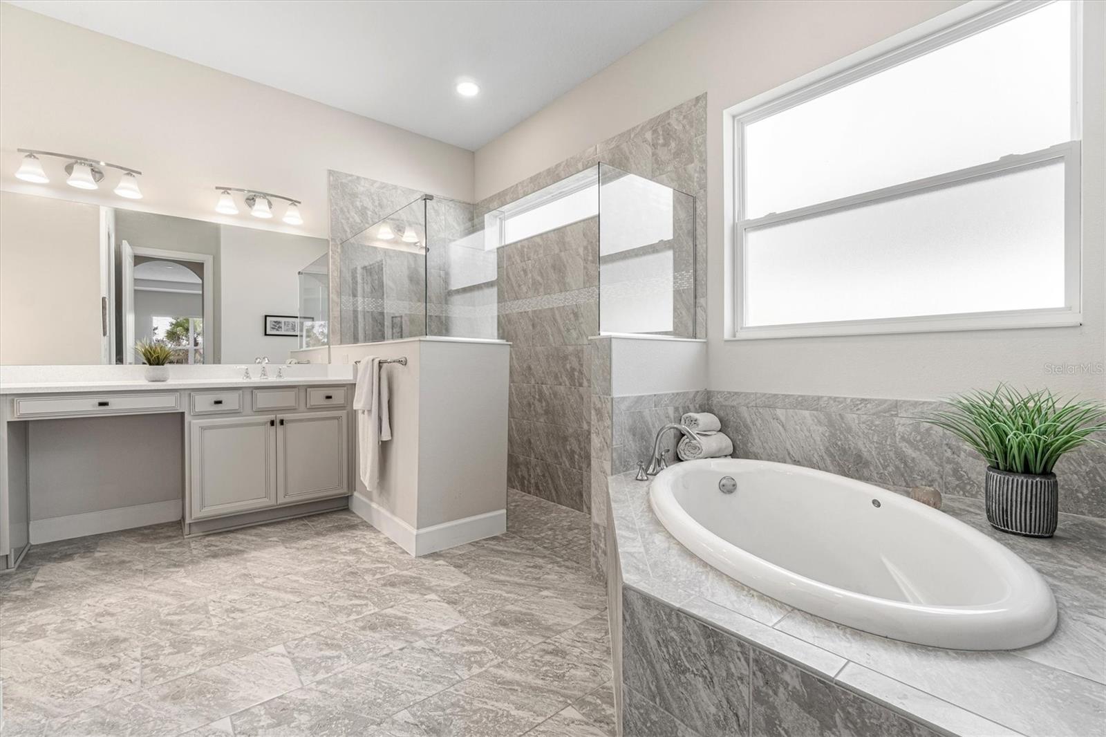 Image 24 of 65 For 82 Lakewalk Drive