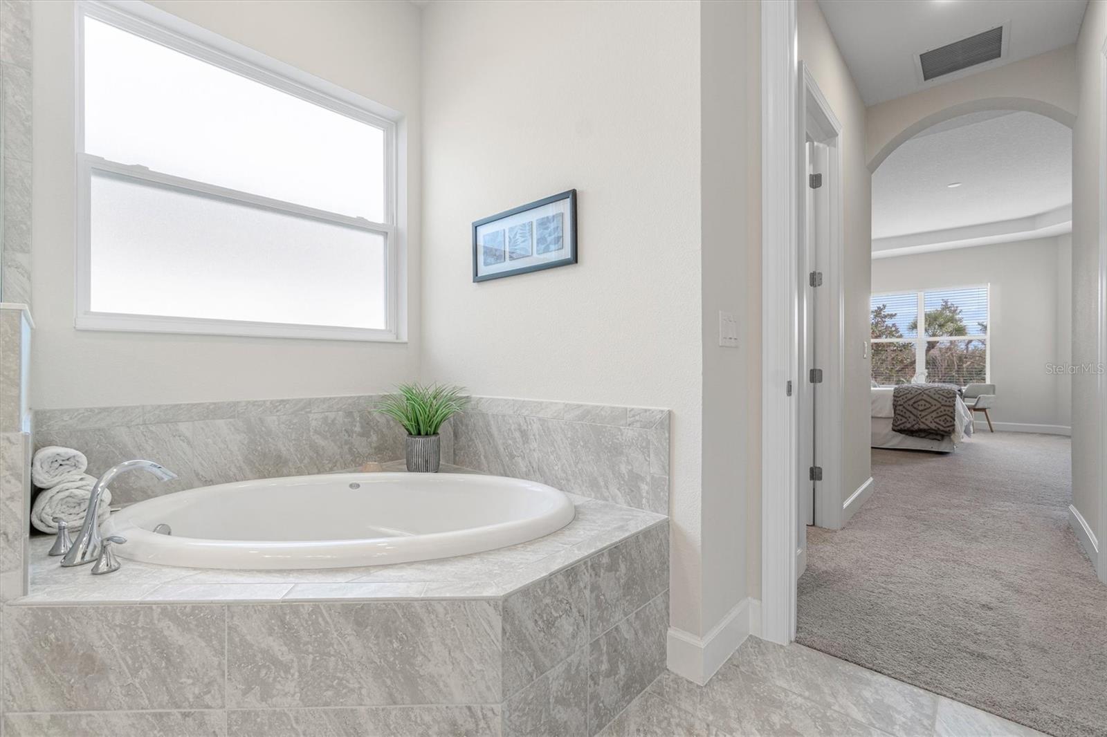 Image 27 of 65 For 82 Lakewalk Drive