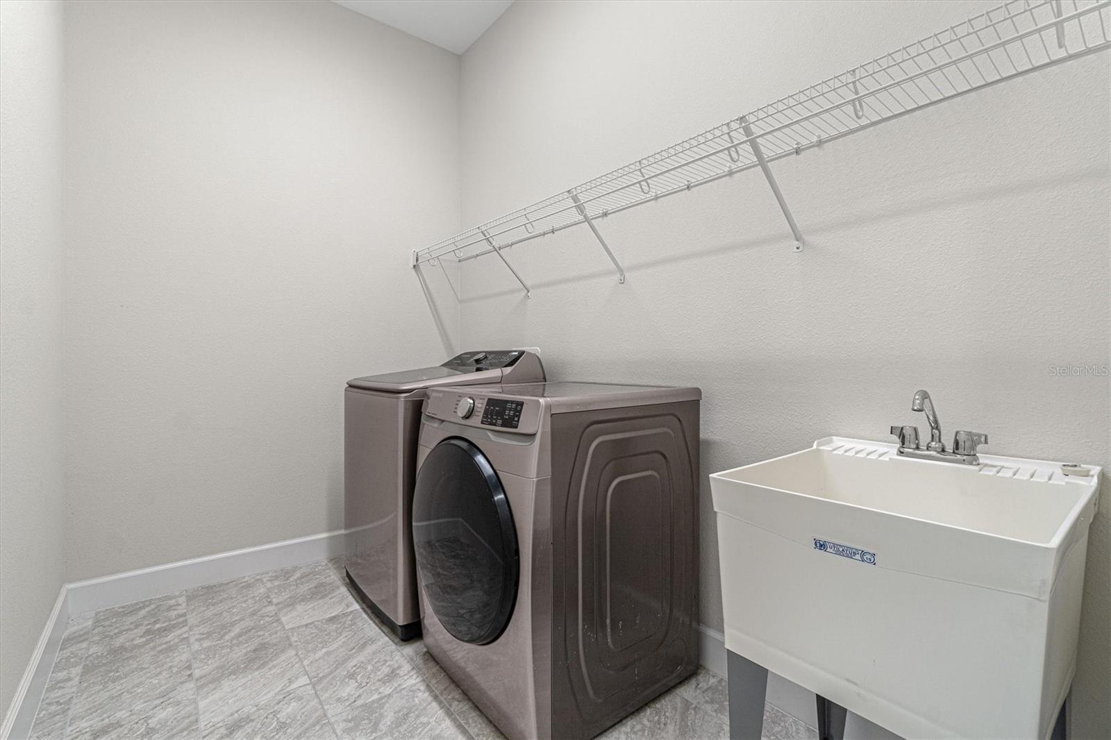 Image 38 of 65 For 82 Lakewalk Drive