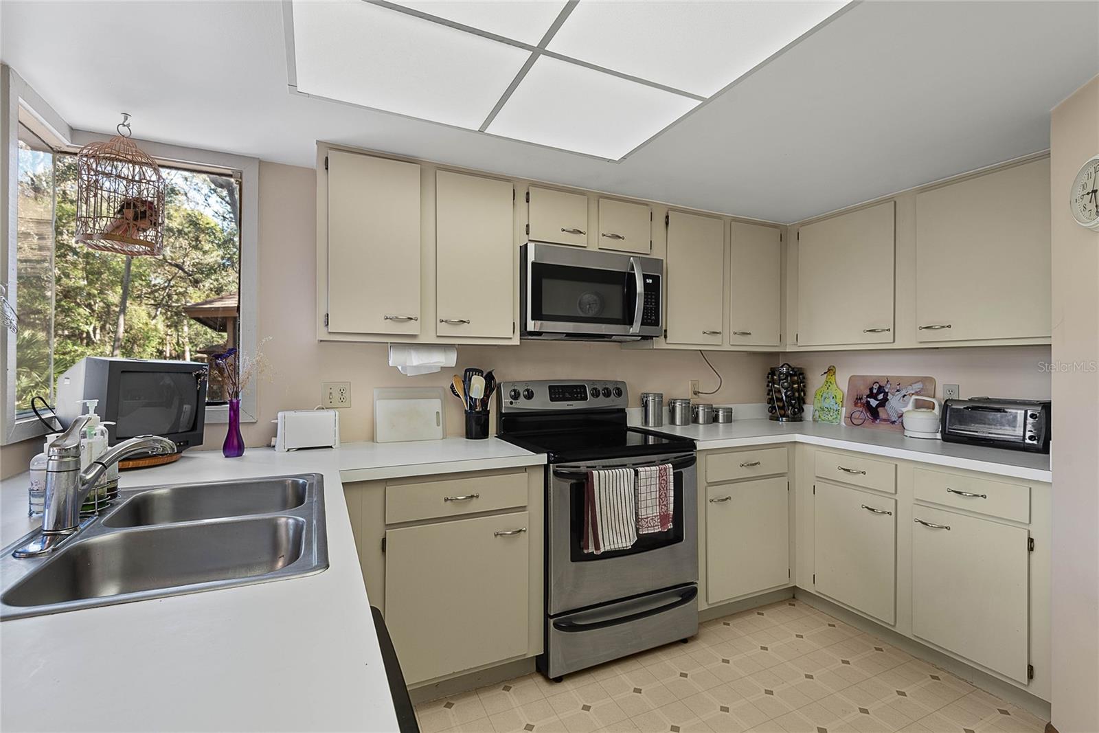 Image 10 of 25 For 12 Greenbriar Court