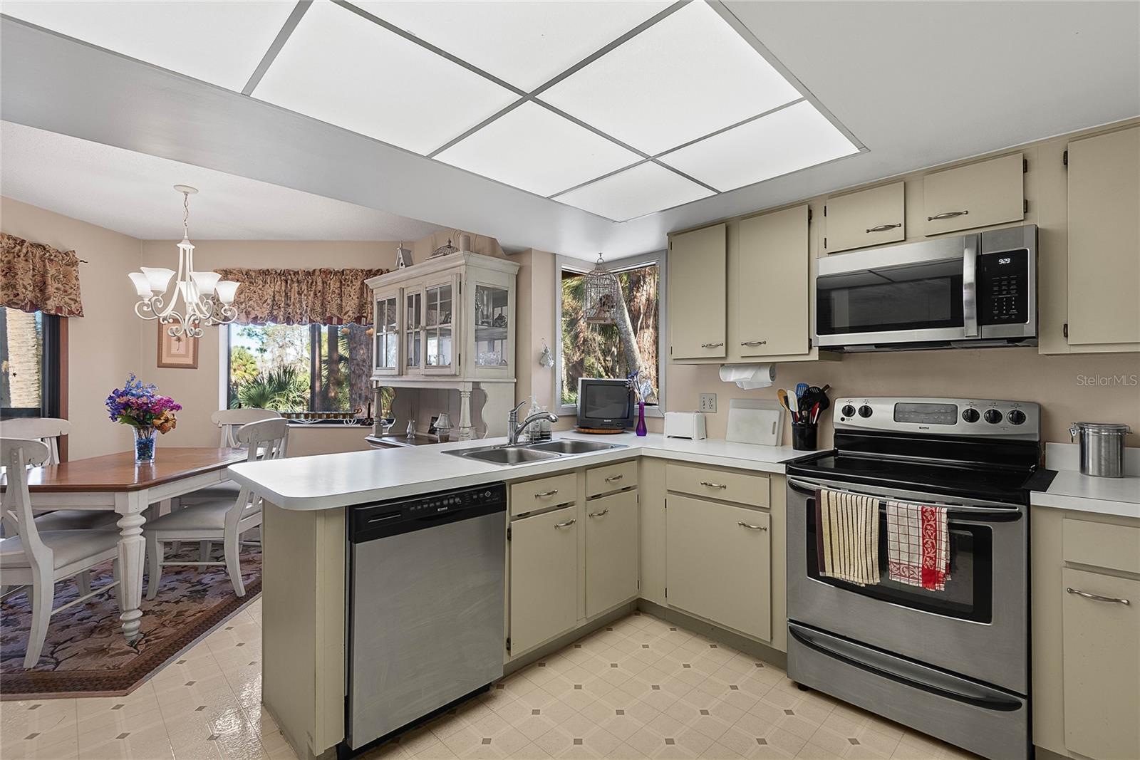 Image 12 of 25 For 12 Greenbriar Court