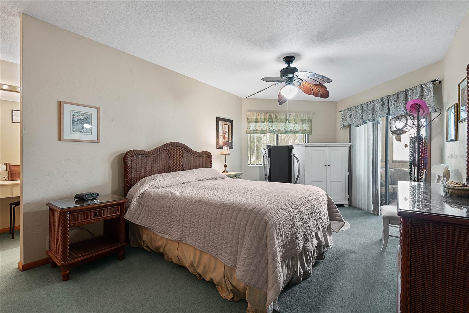 Image 17 of 25 For 12 Greenbriar Court