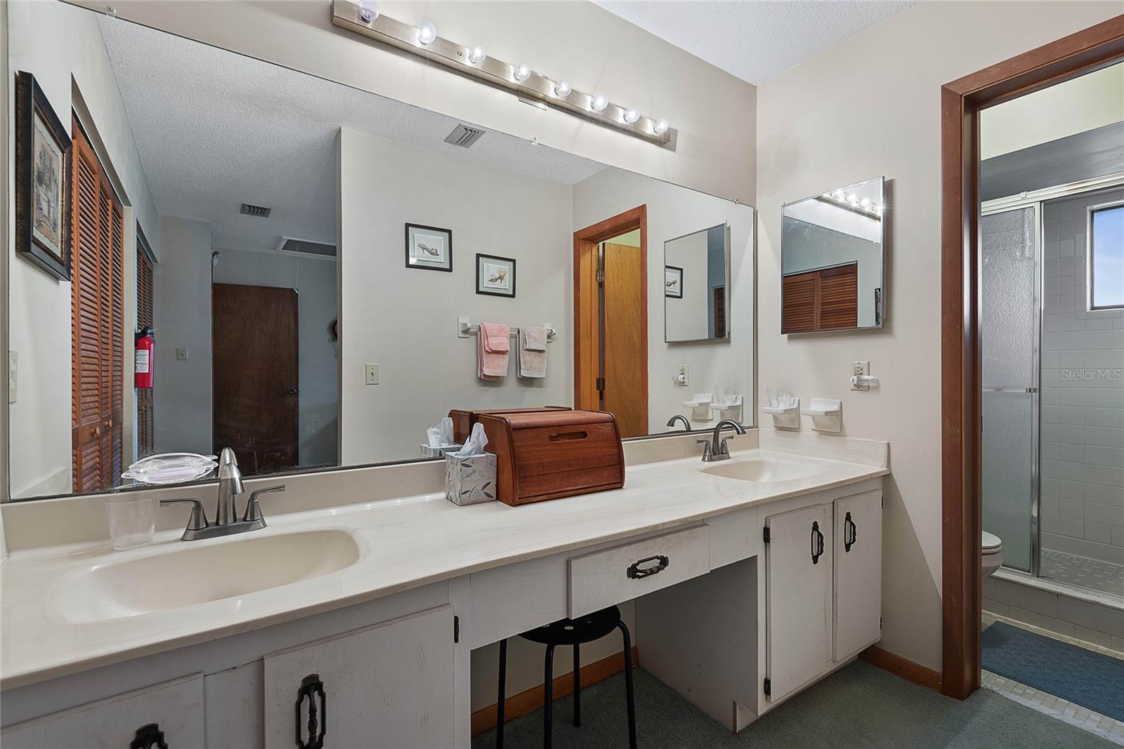 Image 20 of 25 For 12 Greenbriar Court