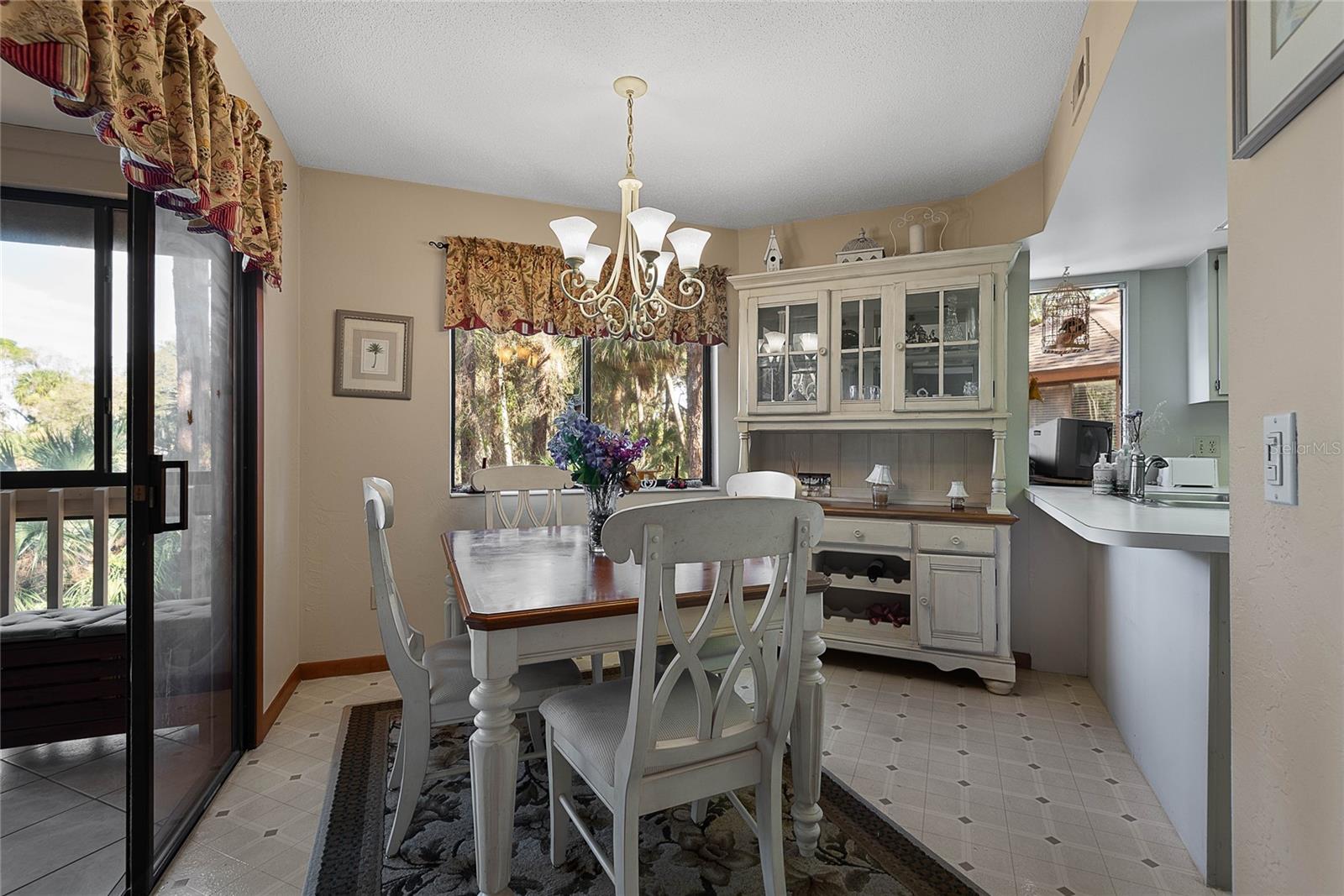 Image 5 of 25 For 12 Greenbriar Court