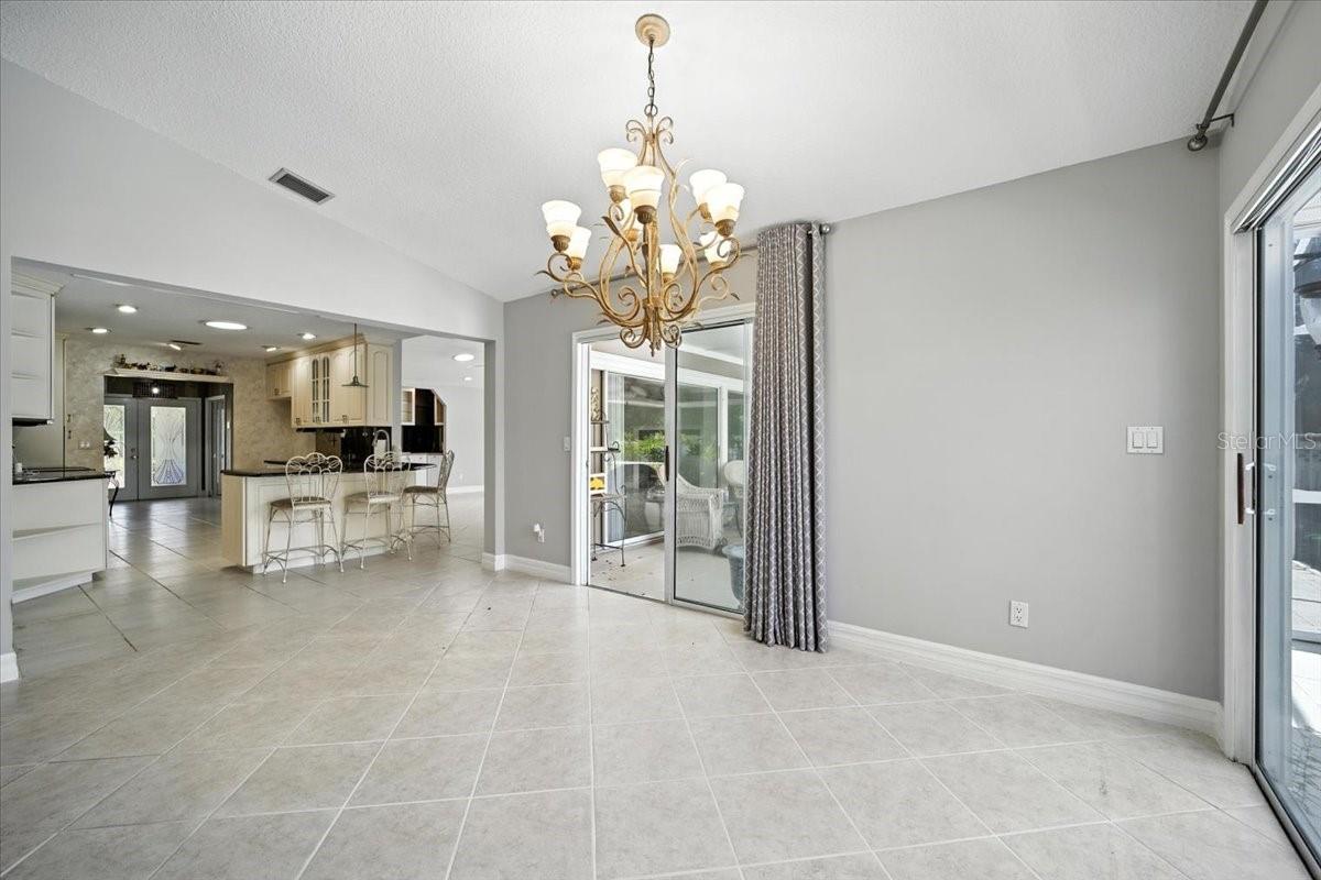 Image 12 of 69 For 13 Cottagegate Court